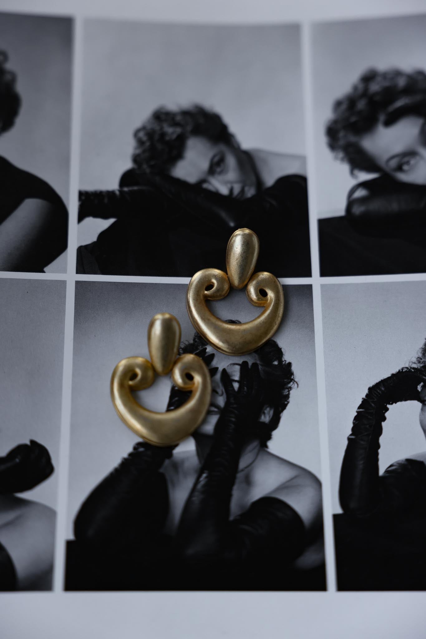 Golden Scroll Earrings|Vintage Baazaar 