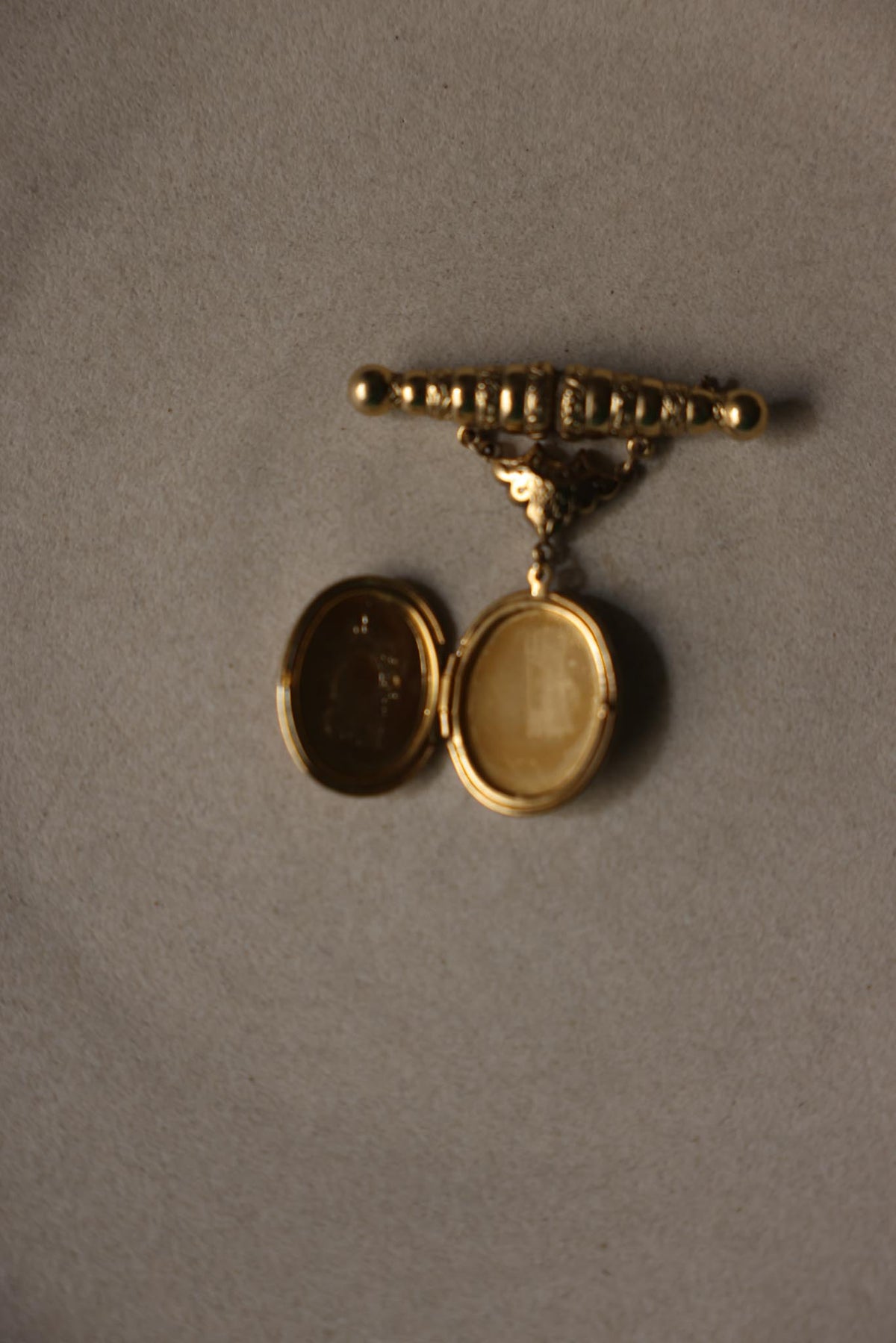 Gold Tone Oval Photo Locket Brooch