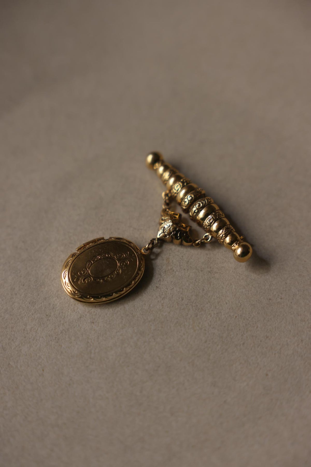 Gold Tone Oval Photo Locket Brooch