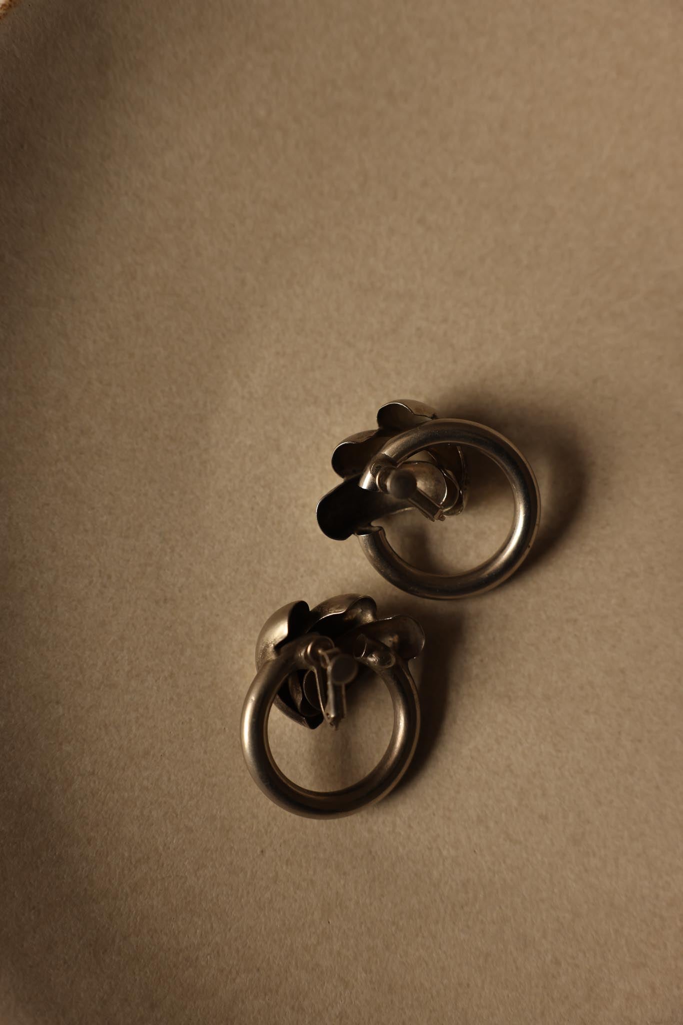 Silver-Toned Knot Hoop Screw-Back Earrings|Vintage Baazaar 