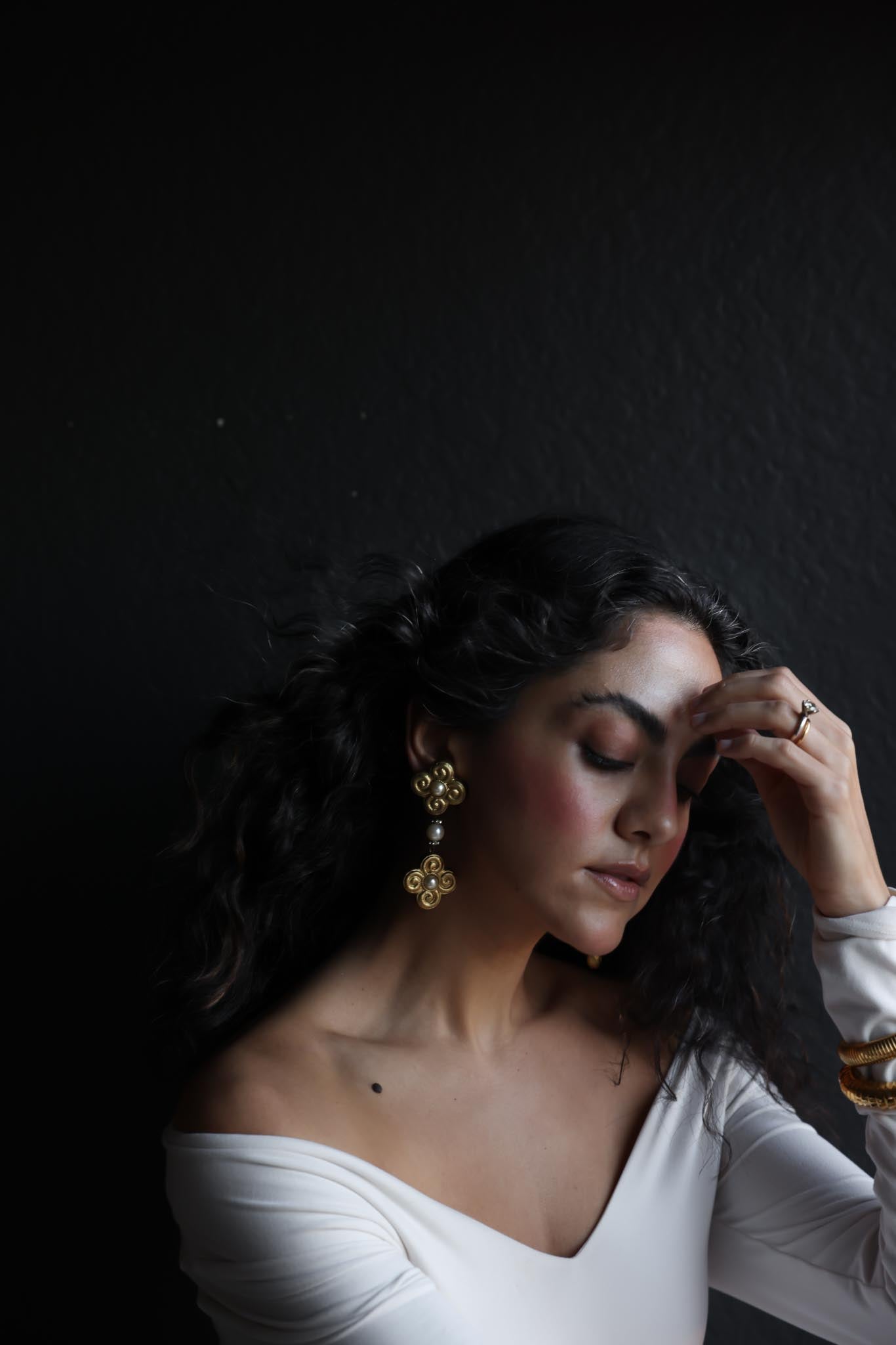 Gold-Tone Faux Pearl Dangle Clip-On Earrings|Vintage Baazaar 