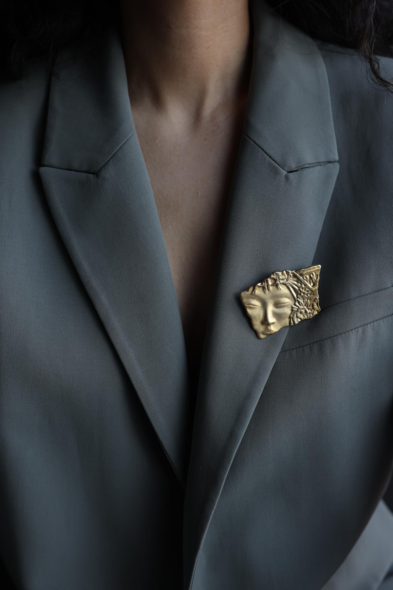 Gold-Tone Face Brooch|Vintage Baazaar 