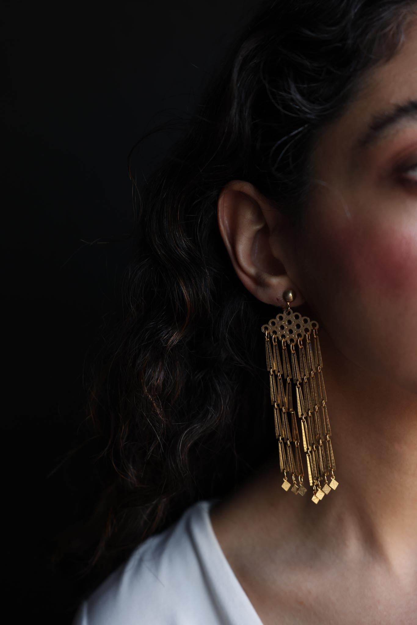 Gold-Tone Statement Chandelier Clip-On Earrings – 1980s