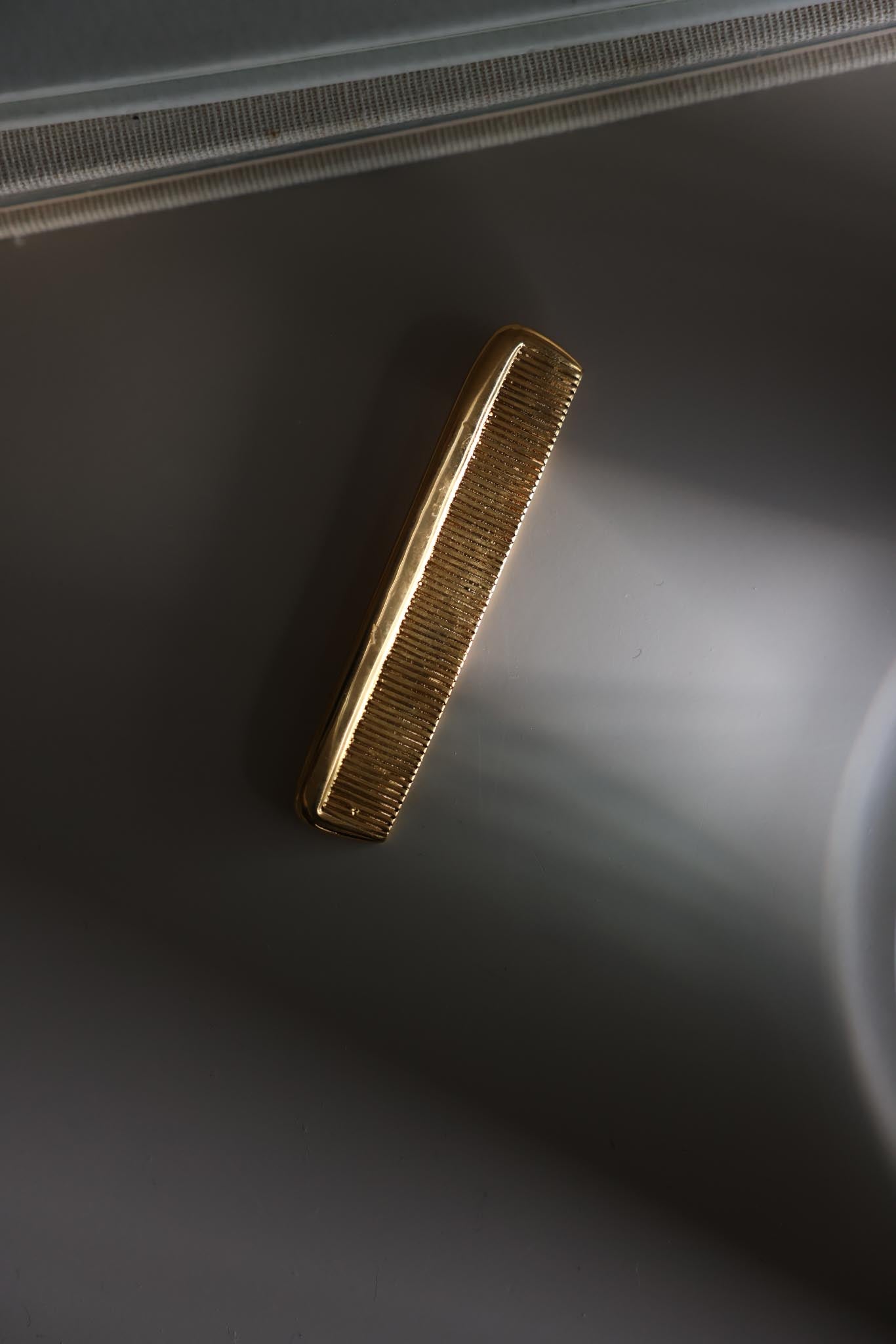 Gold-Tone Ribbed Bar Hair Comb