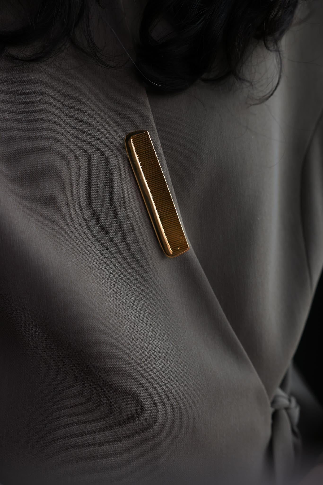 Gold-Tone Ribbed Bar Hair Comb