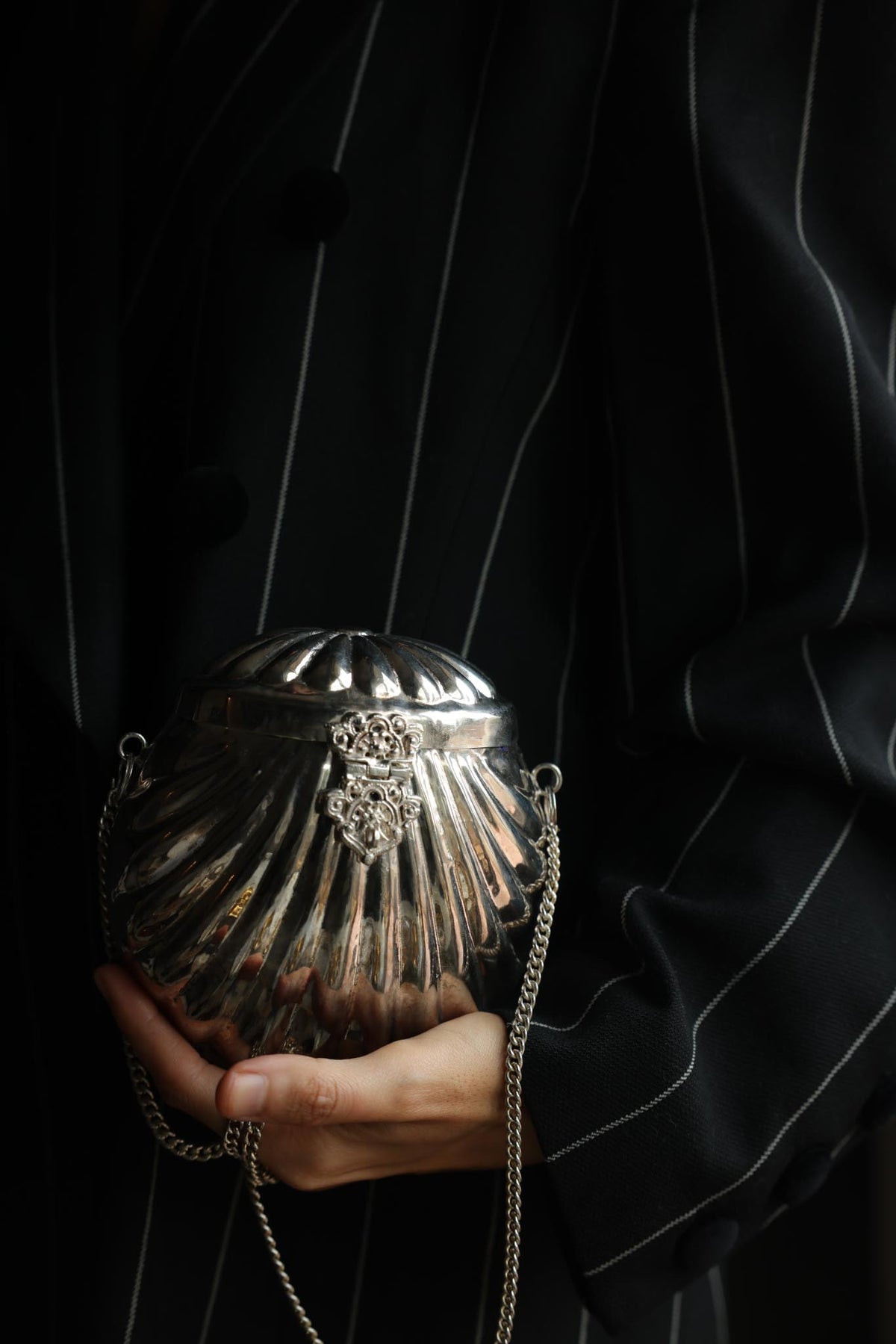1920s Silver Tone Clamshell Clutch