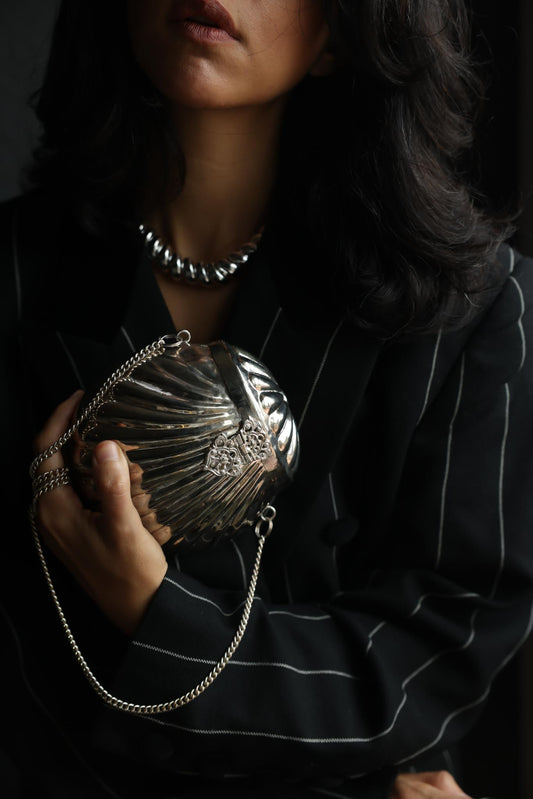 1920s Silver Tone Clamshell Clutch