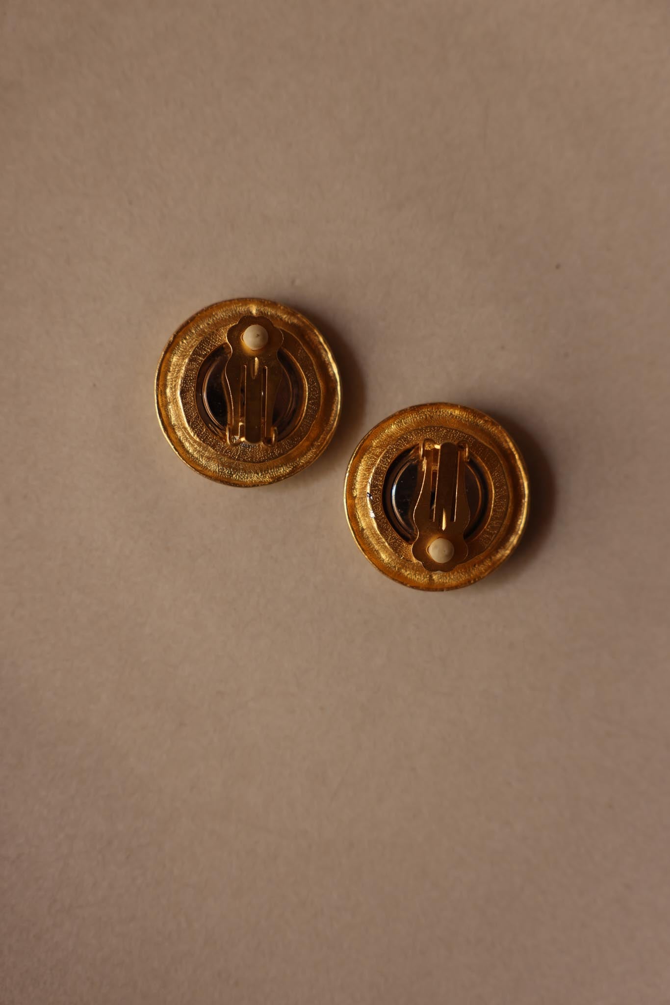 Green Suede Circle Clip-On Earrings|Vintage Baazaar 