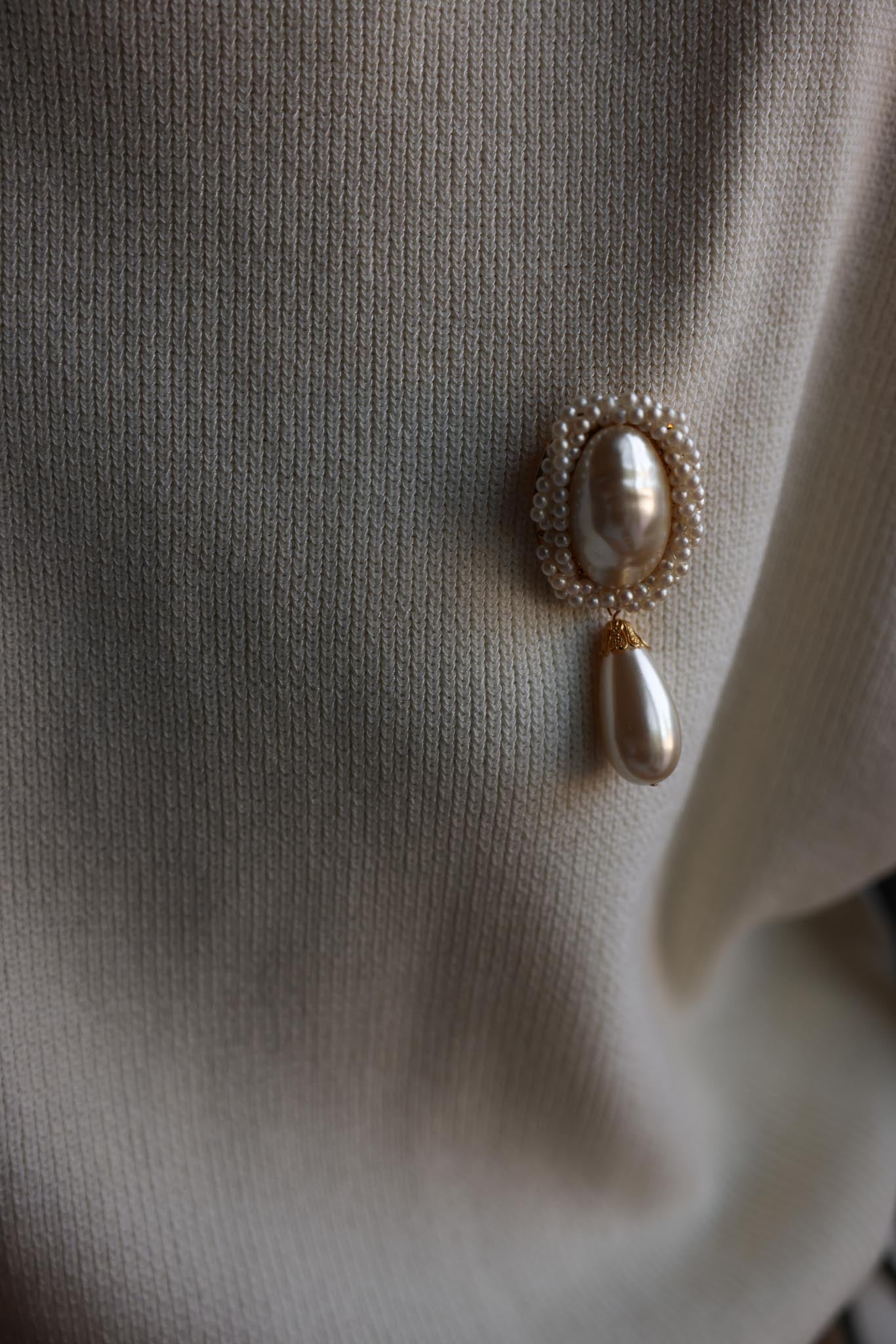 Faux Pearl Dangle Brooch