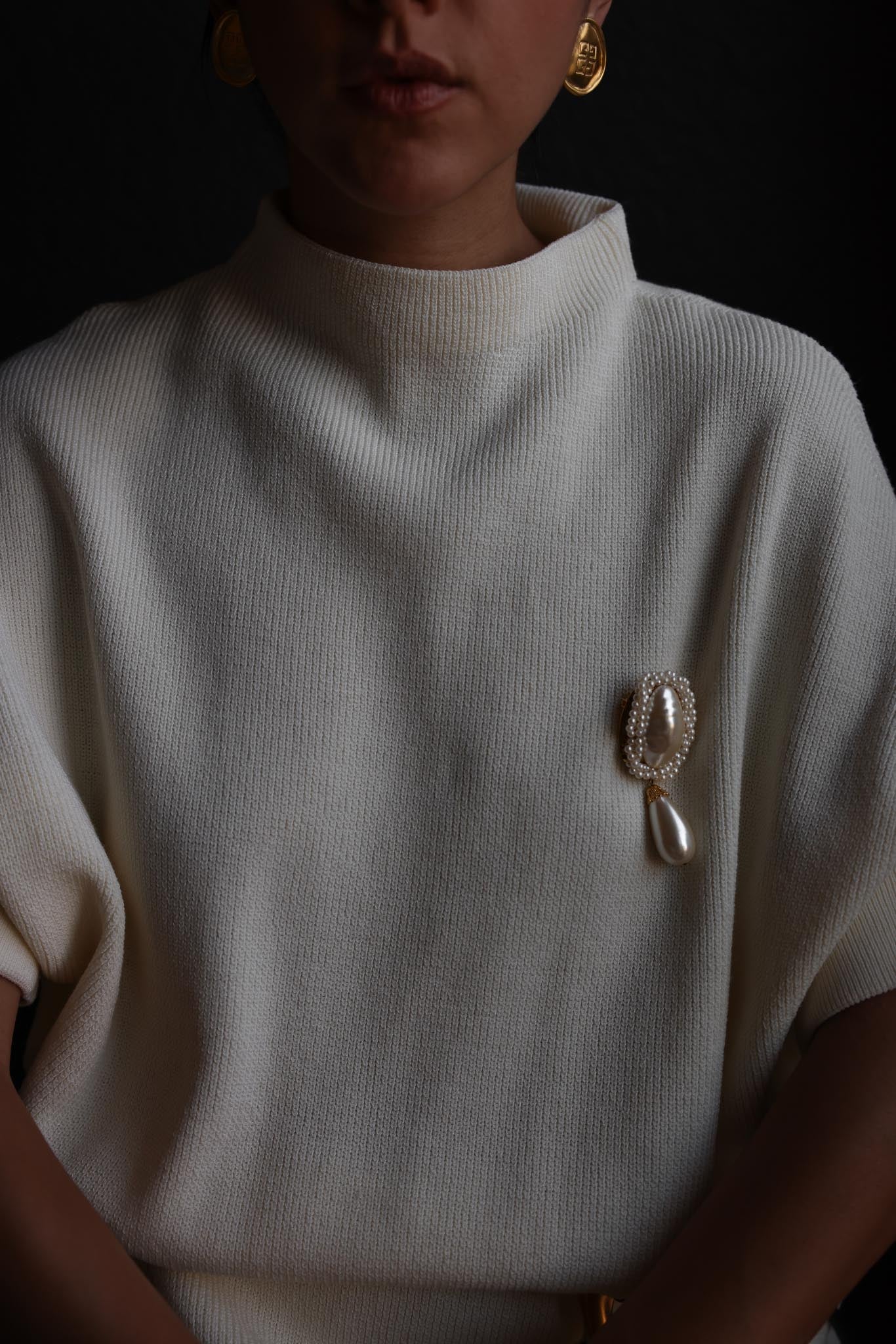 Faux Pearl Dangle Brooch