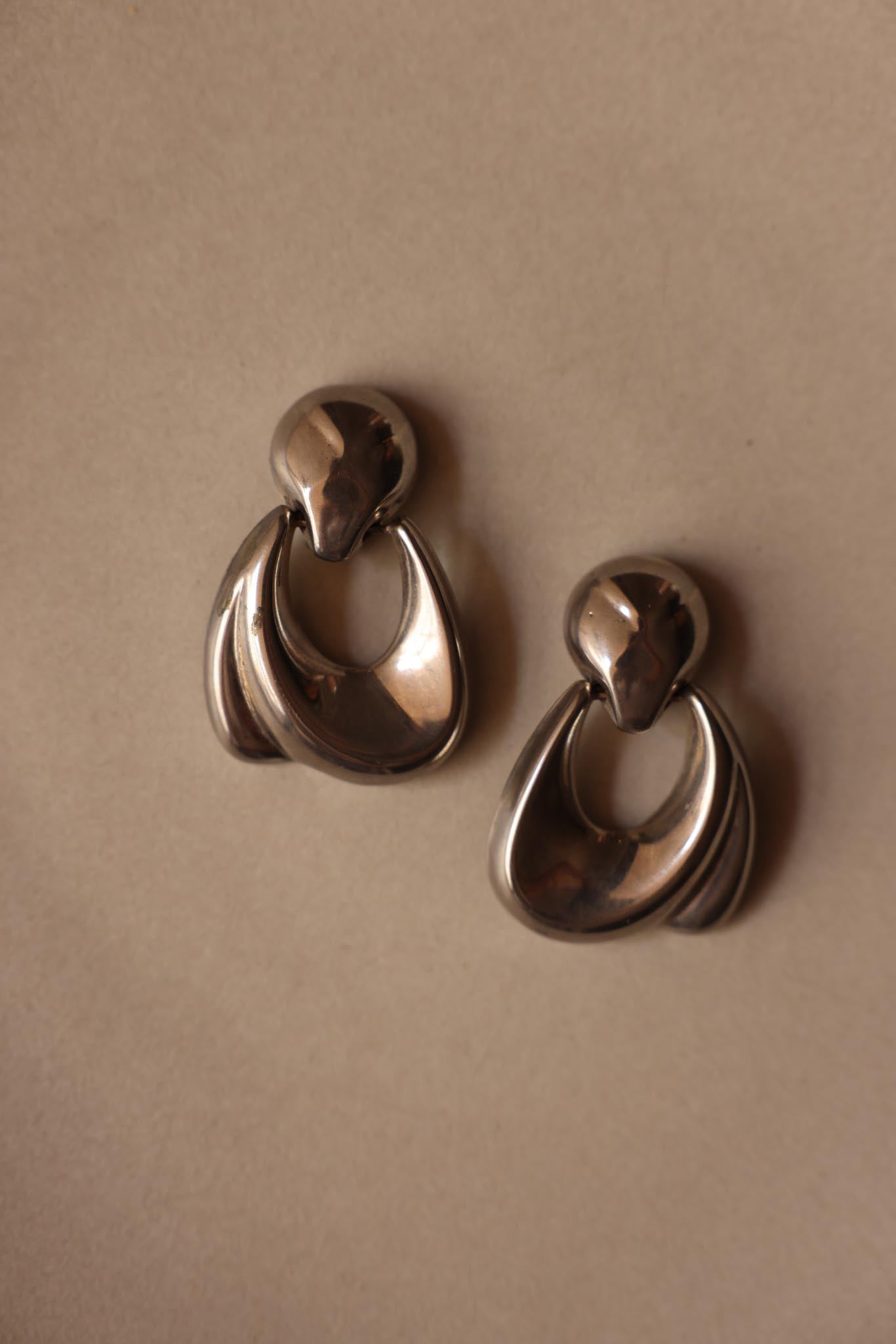 Sculpted Silver Clip-On Earrings|Vintage Baazaar 