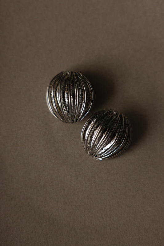 Round Silver Tone Ribbed Statement Clip-On Earrings|Vintage Baazaar 