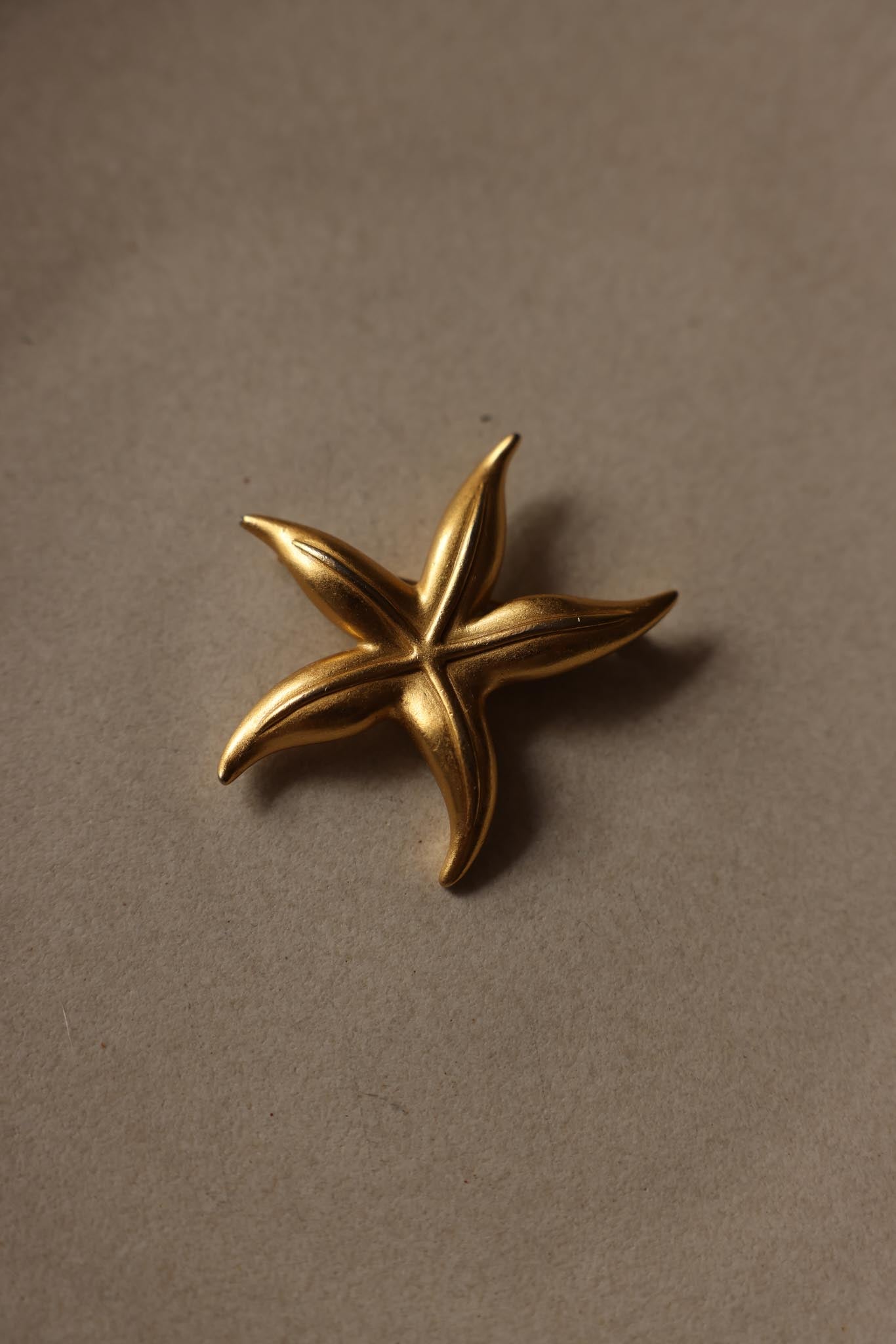Carolee Matte Gold Starfish Brooch|Vintage Baazaar 