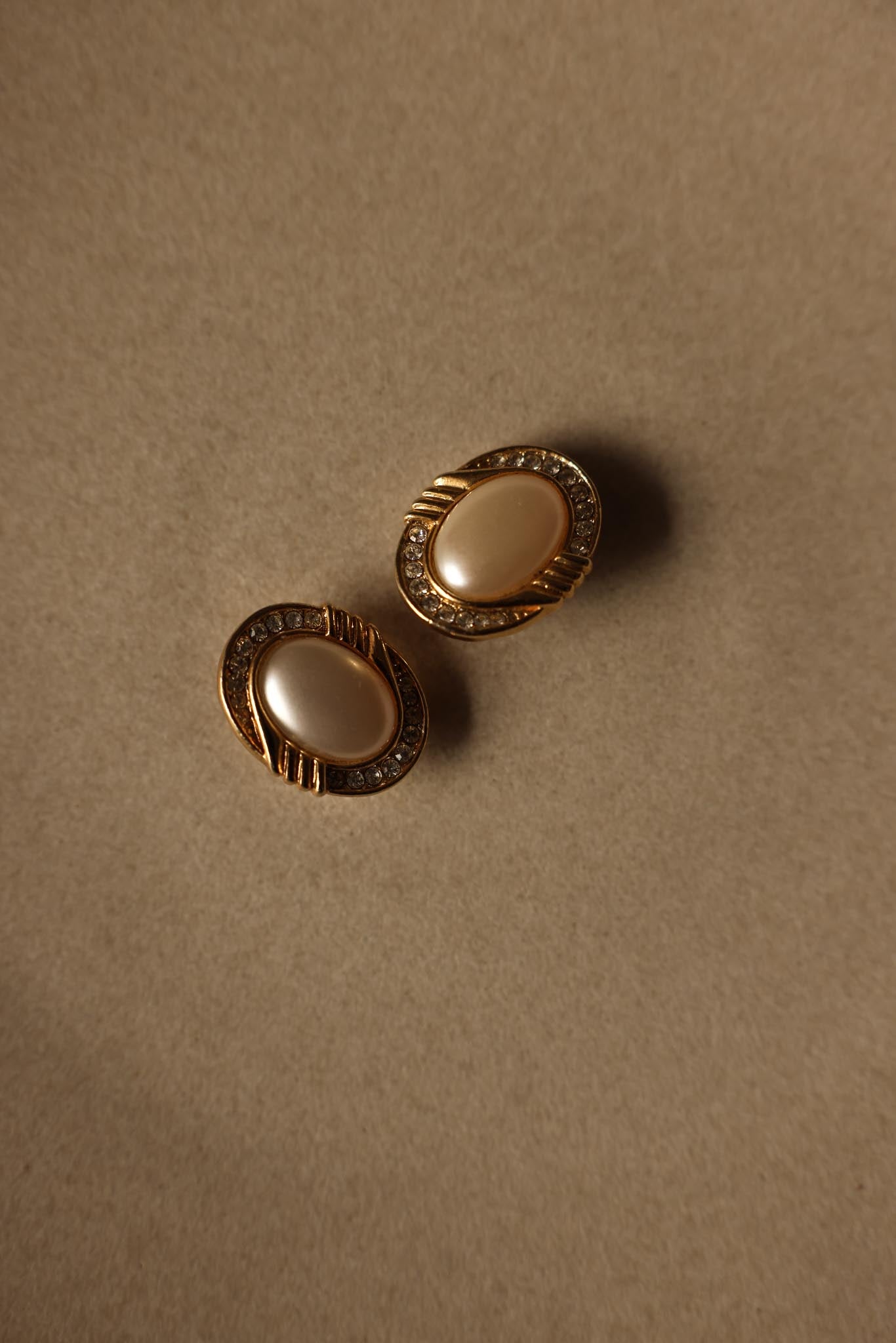Pearl & Rhinestone Clip-On Earrings|Vintage Baazaar 