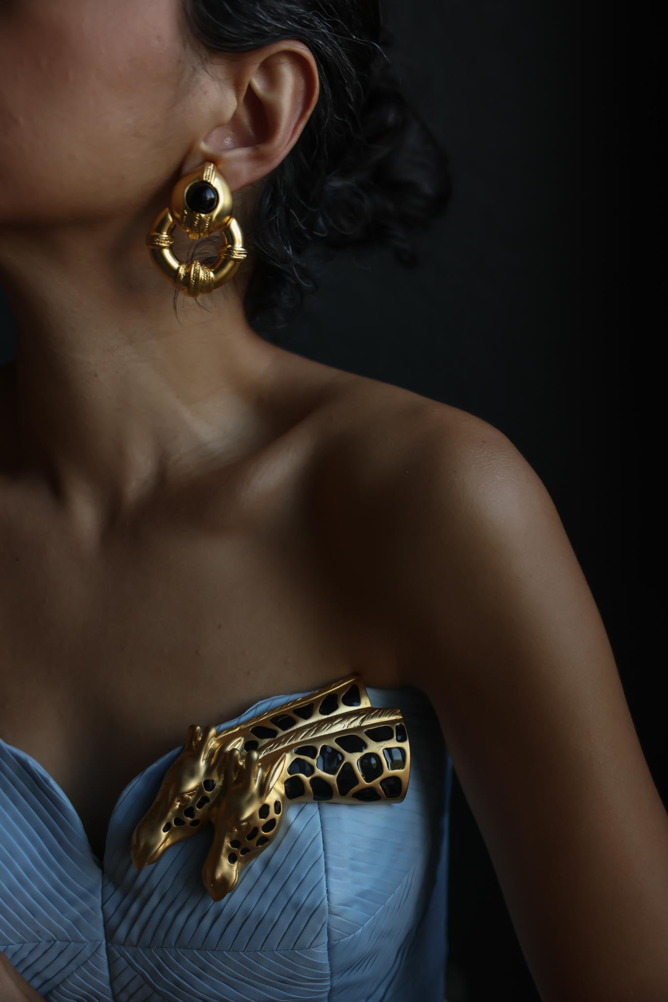Oversized Matte Gold Black Enamel Giraffe Statement Brooch|Vintage Baazaar 