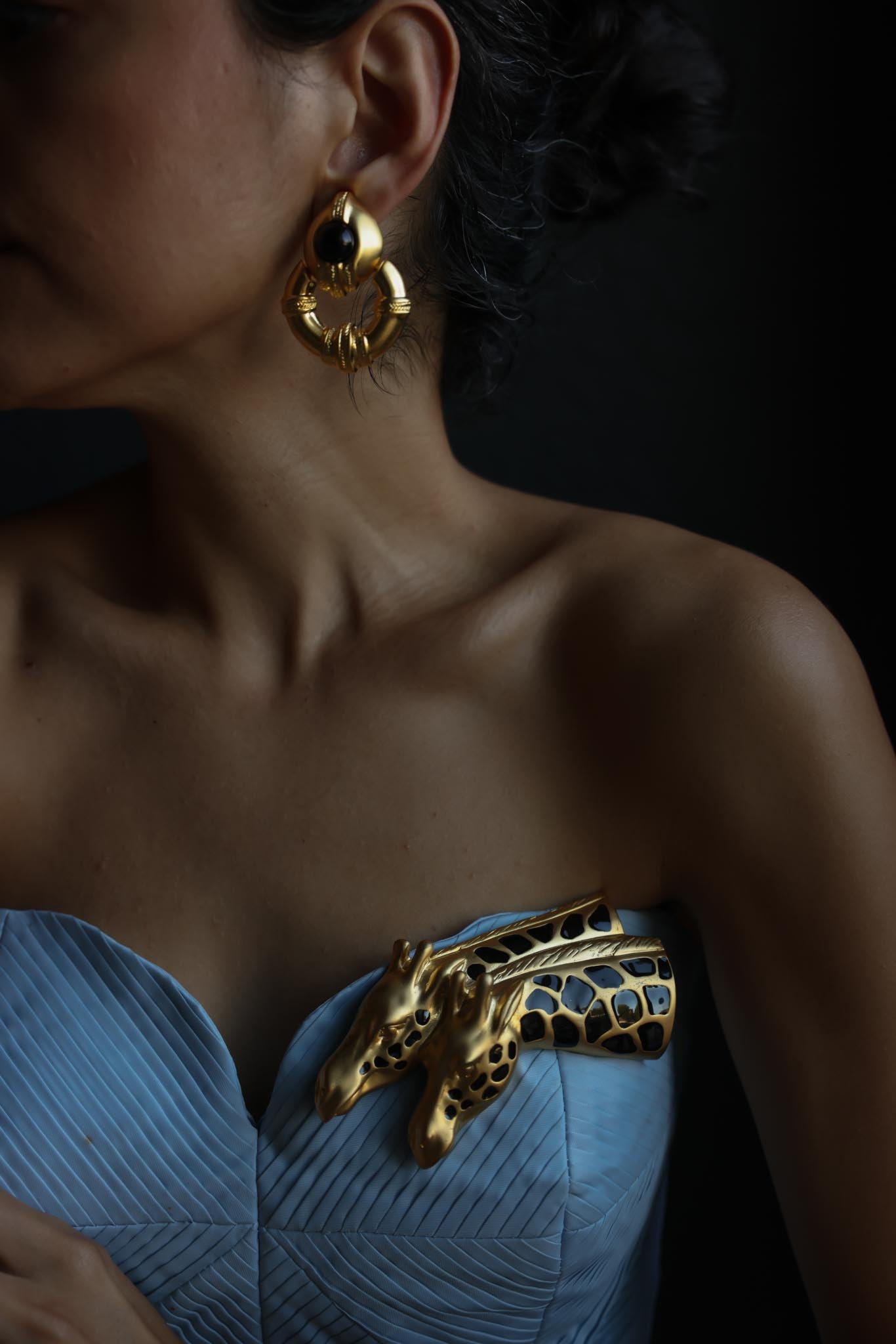 Oversized Matte Gold Black Enamel Giraffe Statement Brooch|Vintage Baazaar 