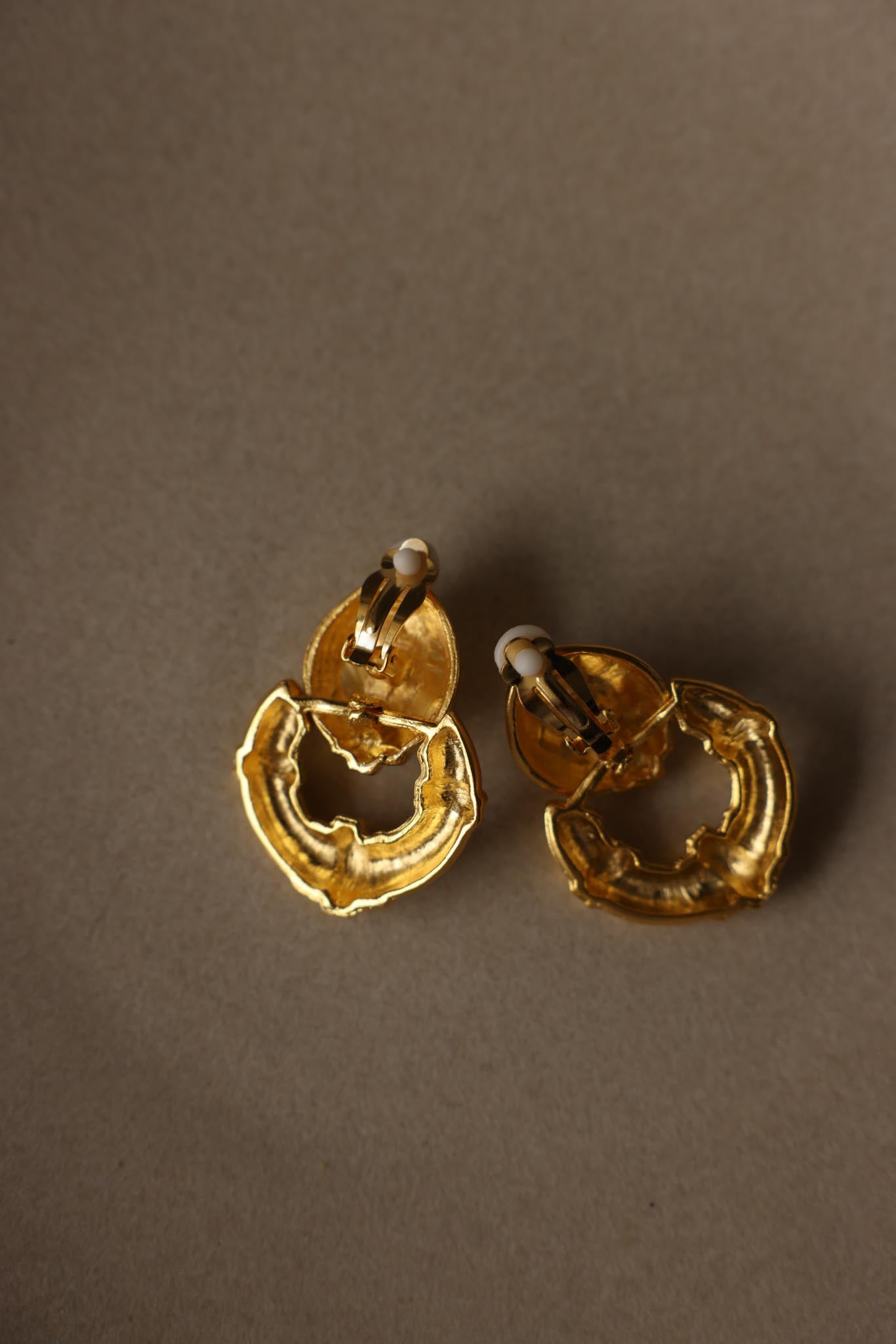 Chunky Matte Gold Black Cabochon Door Knocker Clip-On Earrings|Vintage Baazaar 