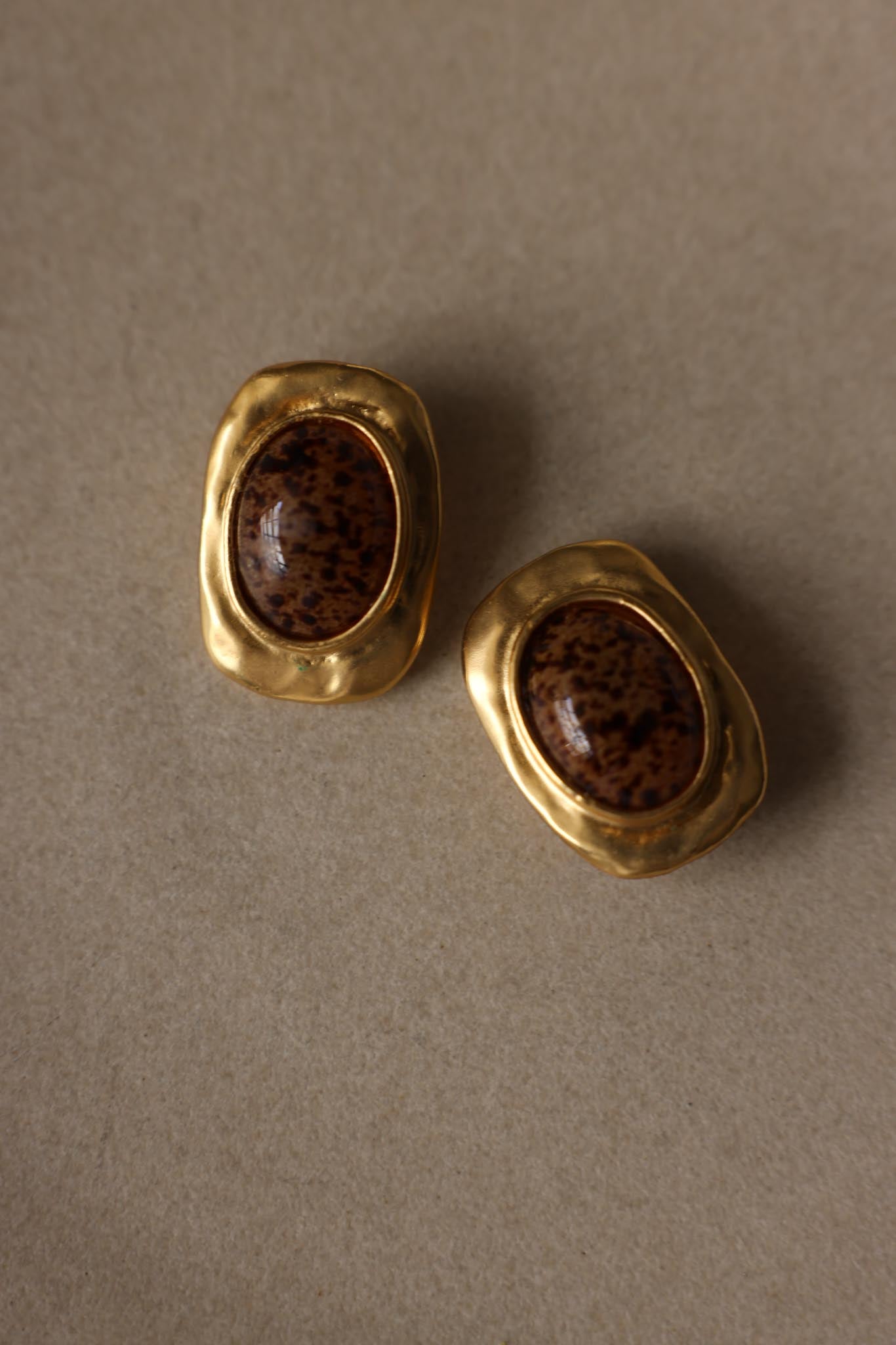 Matte Gold Brown Cabochon Clip-On Earrings|Vintage Baazaar 