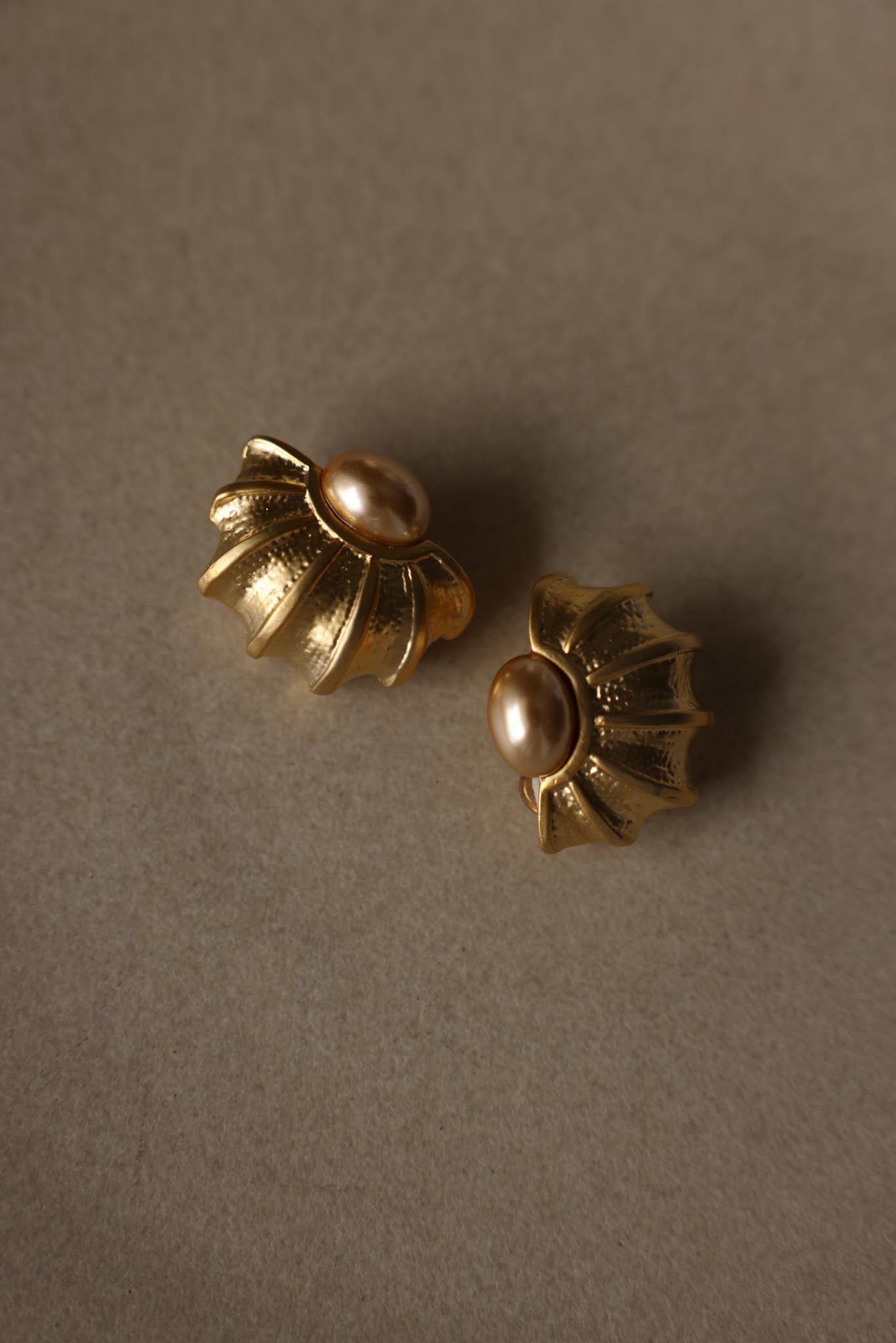 Fan-Shaped Matte Gold Champagne Faux Pearl Clip-On Earrings|Vintage Baazaar 