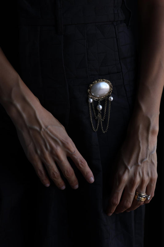 Chain Drape Brooch with Faux Pearls|Vintage Baazaar 