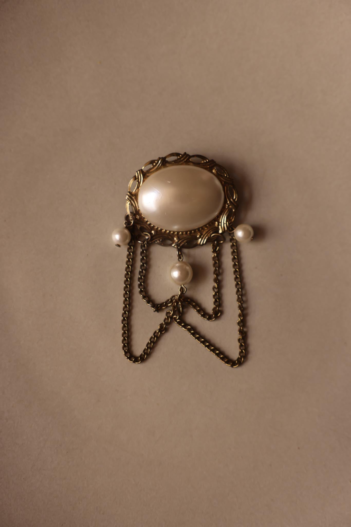 Chain Drape Brooch with Faux Pearls|Vintage Baazaar 