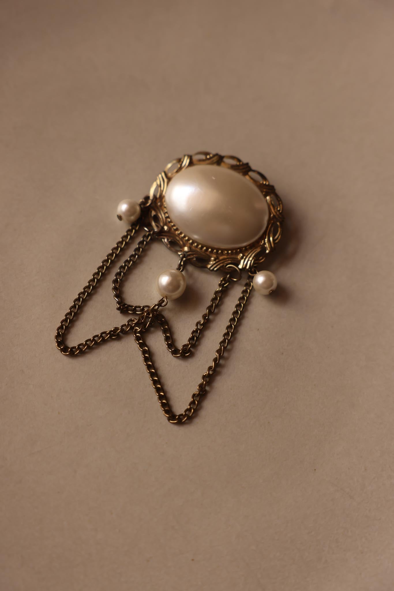 Chain Drape Brooch with Faux Pearls|Vintage Baazaar 