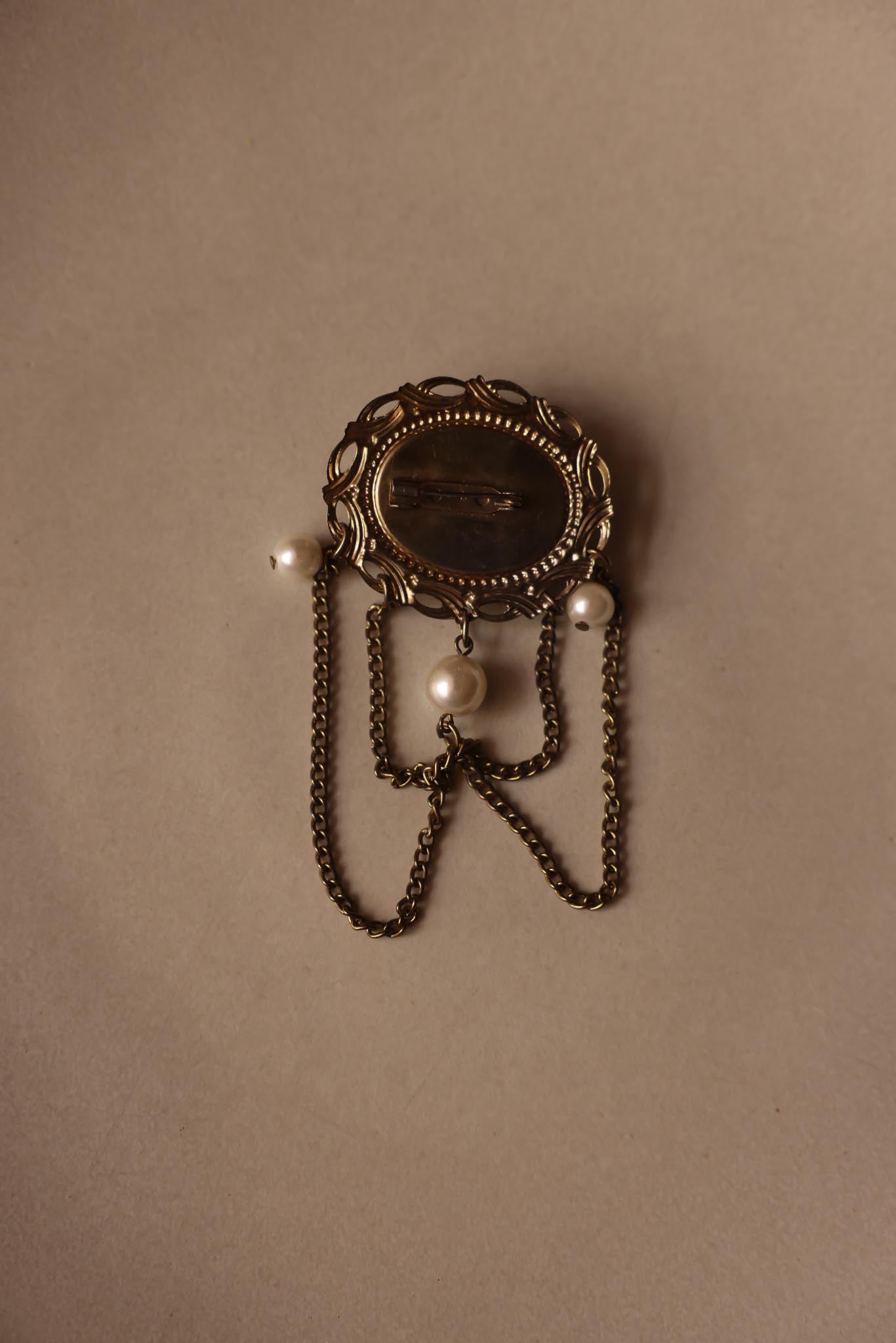 Chain Drape Brooch with Faux Pearls|Vintage Baazaar 