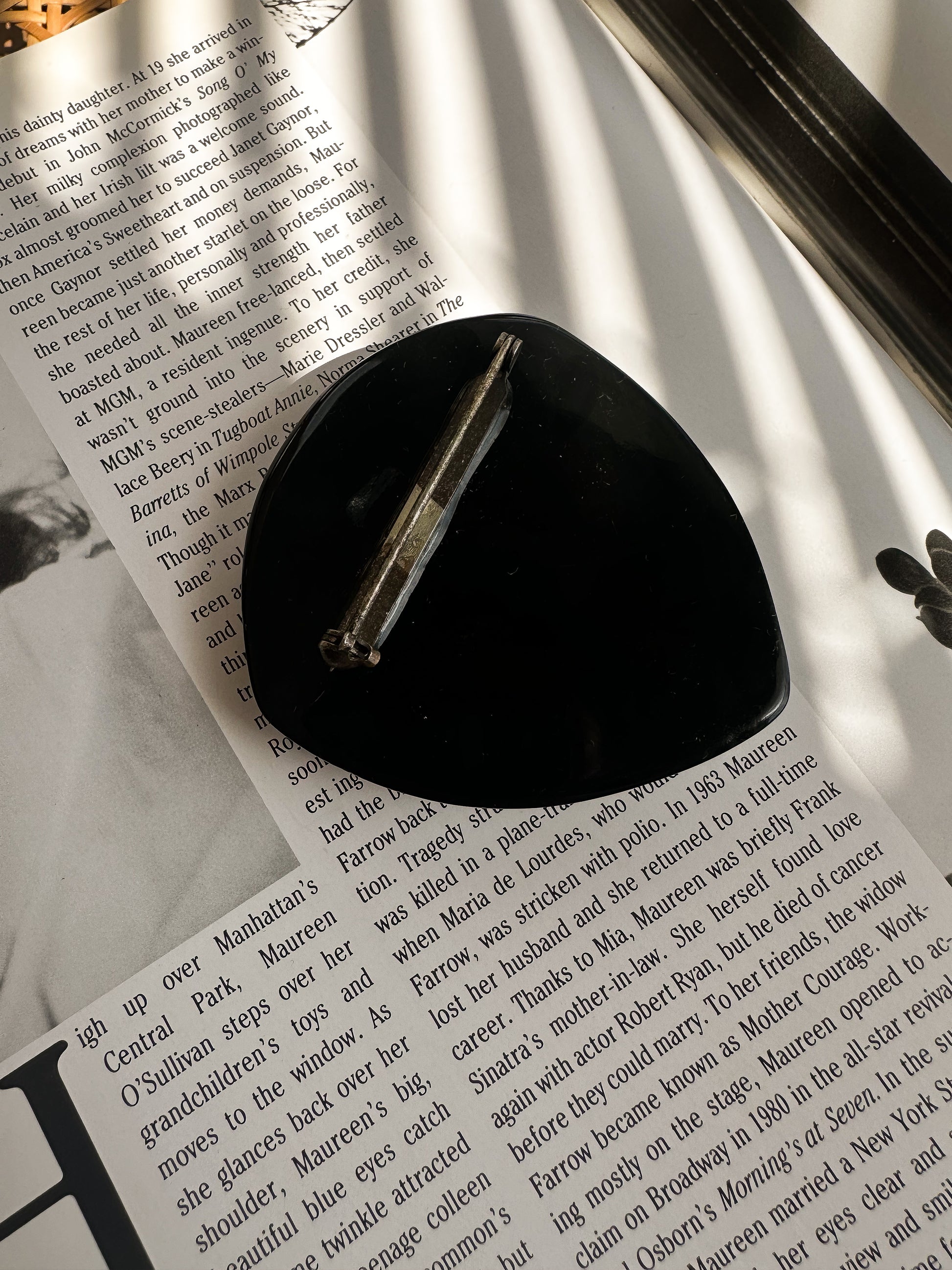 Ebony Wave Brooch|Vintage Baazaar 