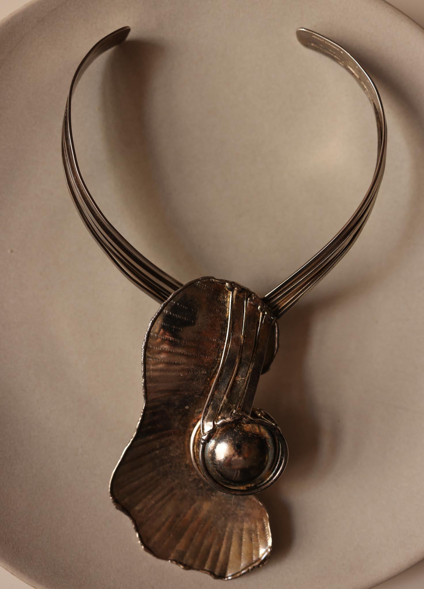 Silver-Tone Collar Necklace with Oversized Pendant|Vintage Baazaar 