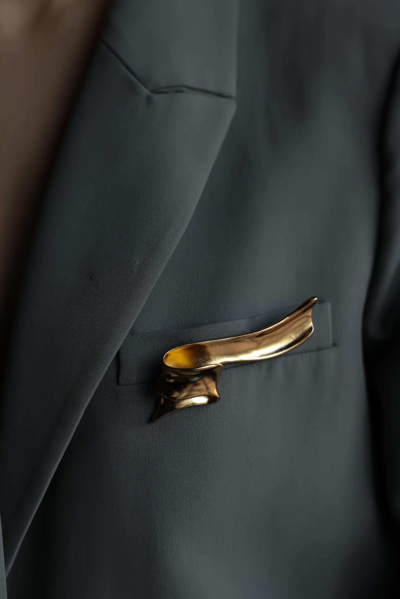 Brushed Gold Brooch Avon - 1980s|Vintage Baazaar 