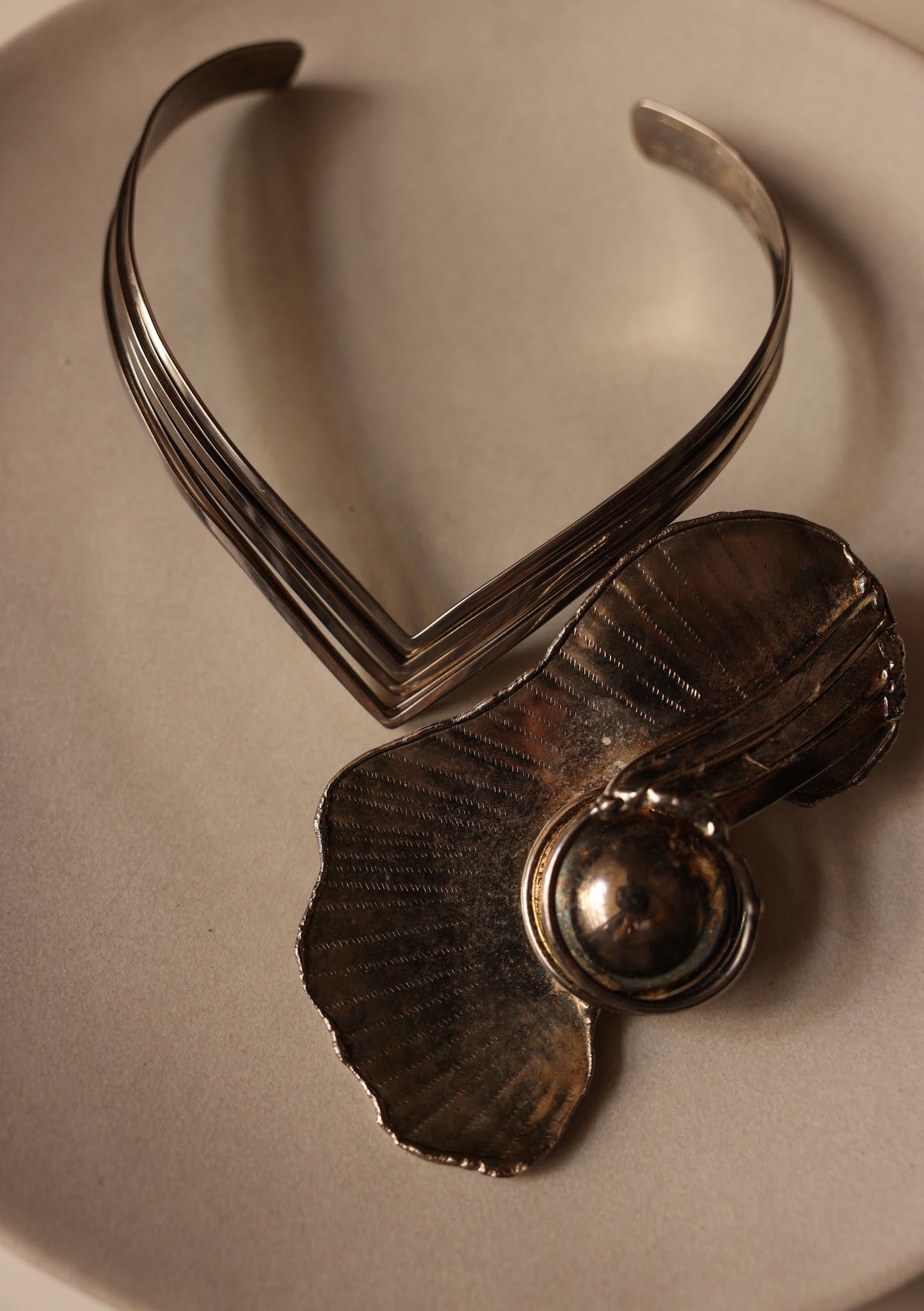 Silver-Tone Collar Necklace with Oversized Pendant|Vintage Baazaar 