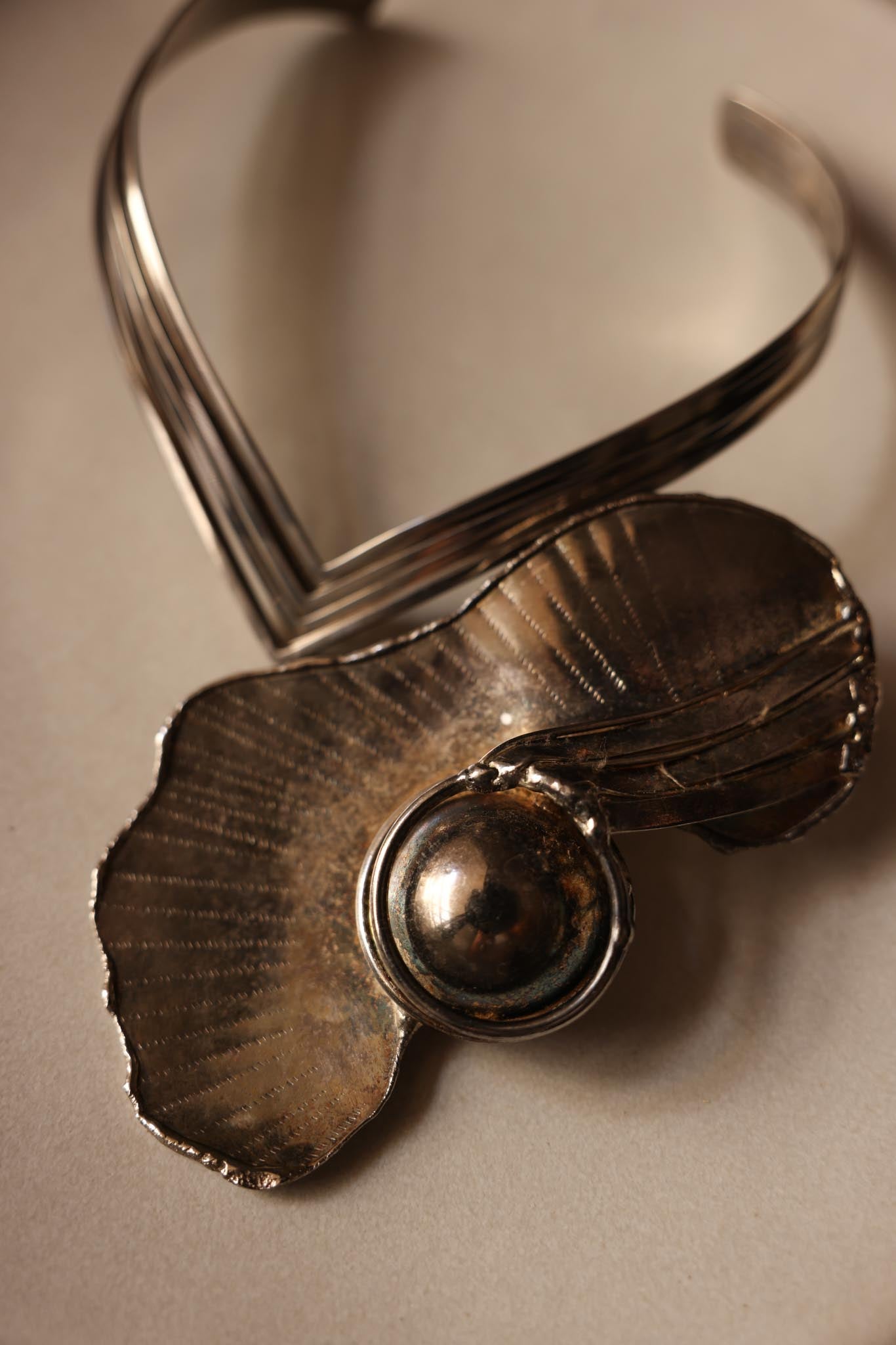 Silver-Tone Collar Necklace with Oversized Pendant|Vintage Baazaar 