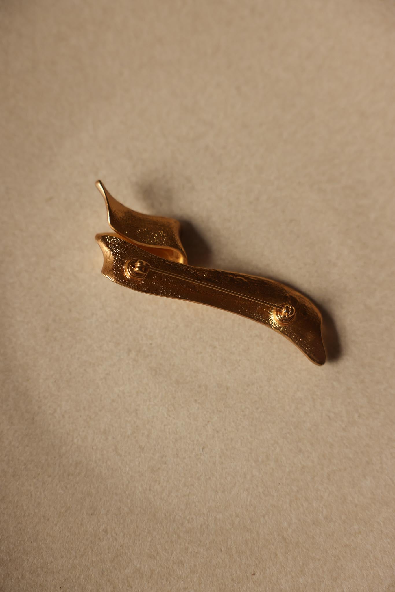 Brushed Gold Brooch Avon - 1980s|Vintage Baazaar 