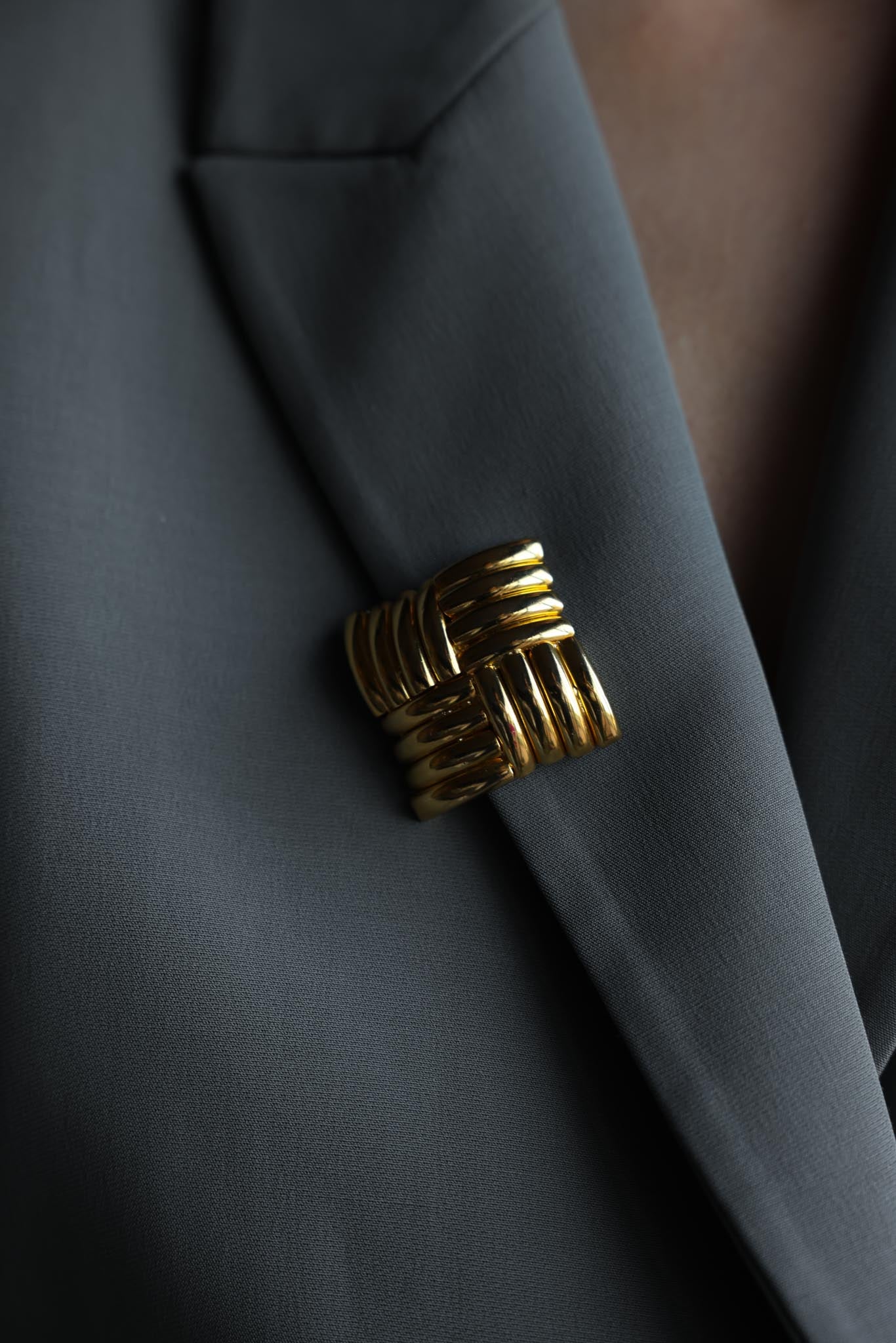 Gold-Tone Square Woven Scarf Clip - 1980s|Vintage Baazaar 