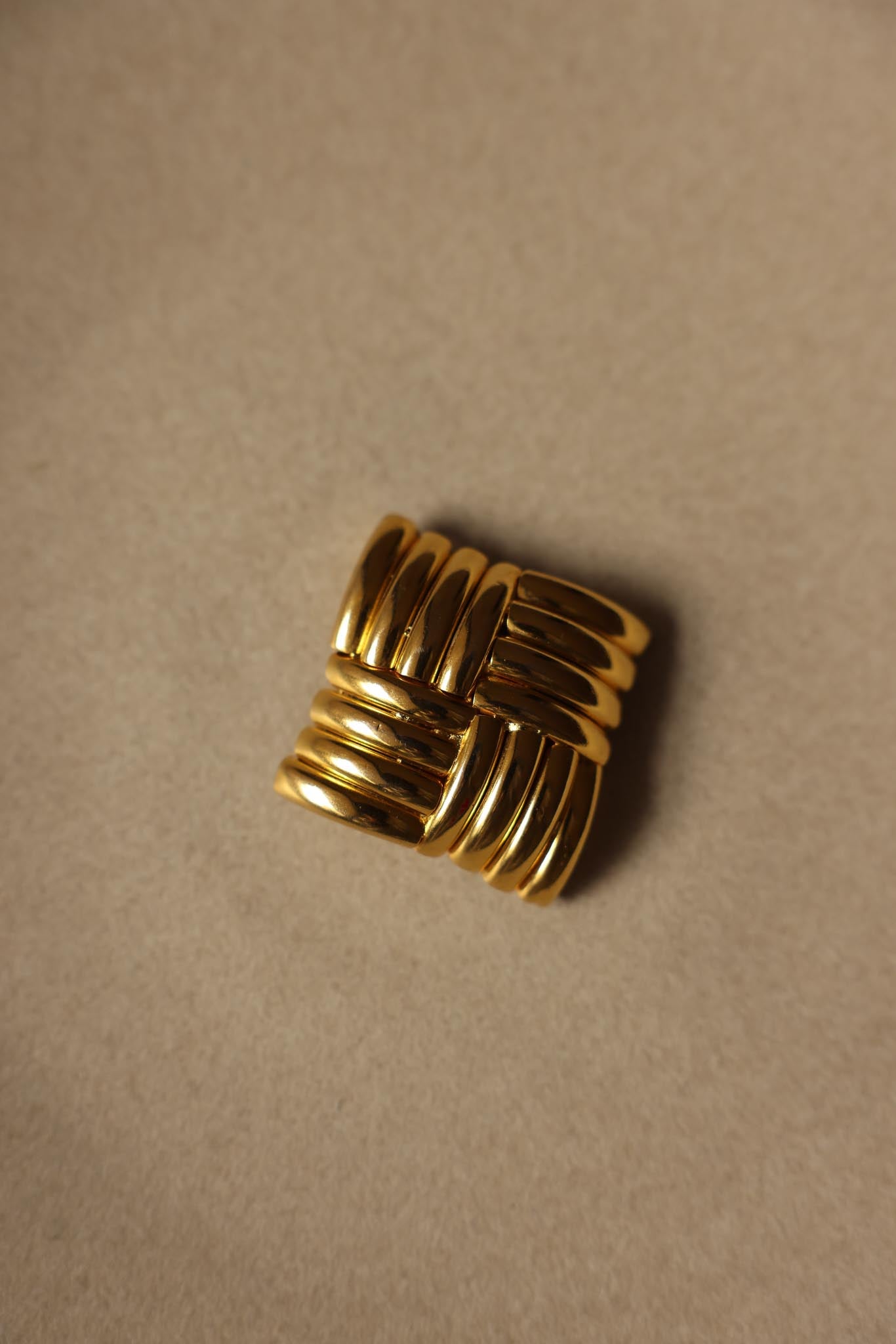 Gold-Tone Square Woven Scarf Clip - 1980s|Vintage Baazaar 