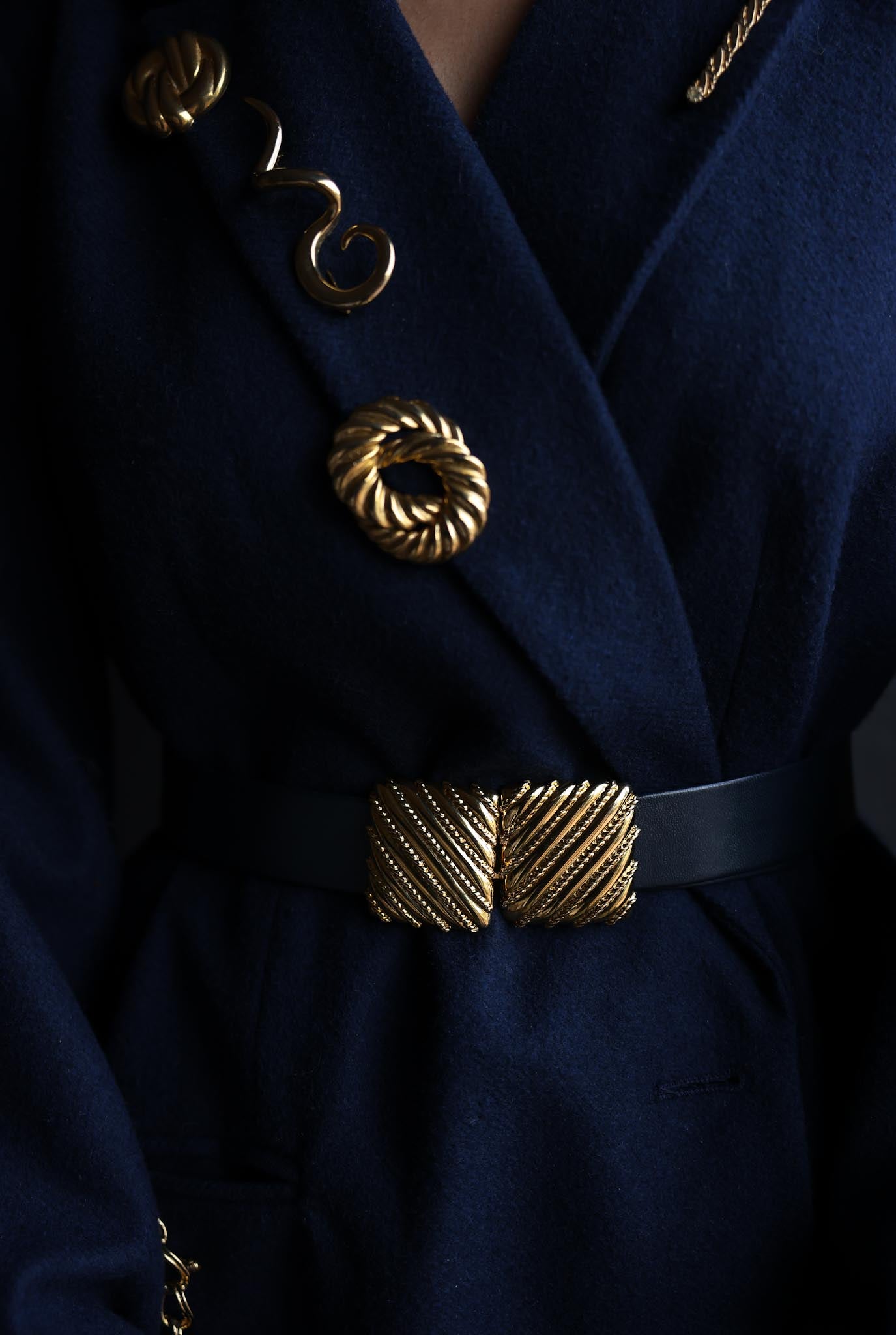 Gold-Tone Twisted Rope Scarf Clip|Vintage Baazaar 