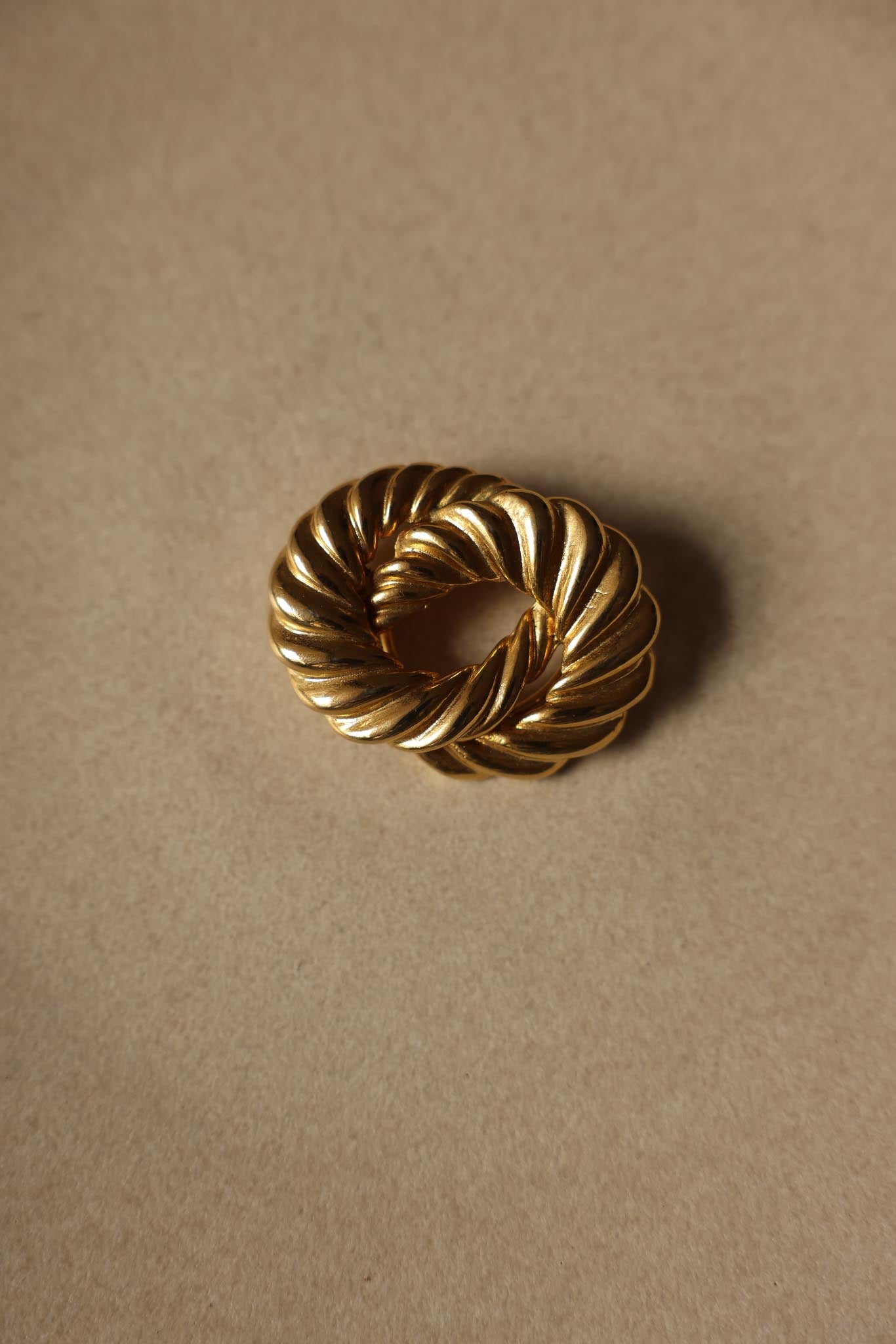 Gold-Tone Twisted Rope Scarf Clip|Vintage Baazaar 