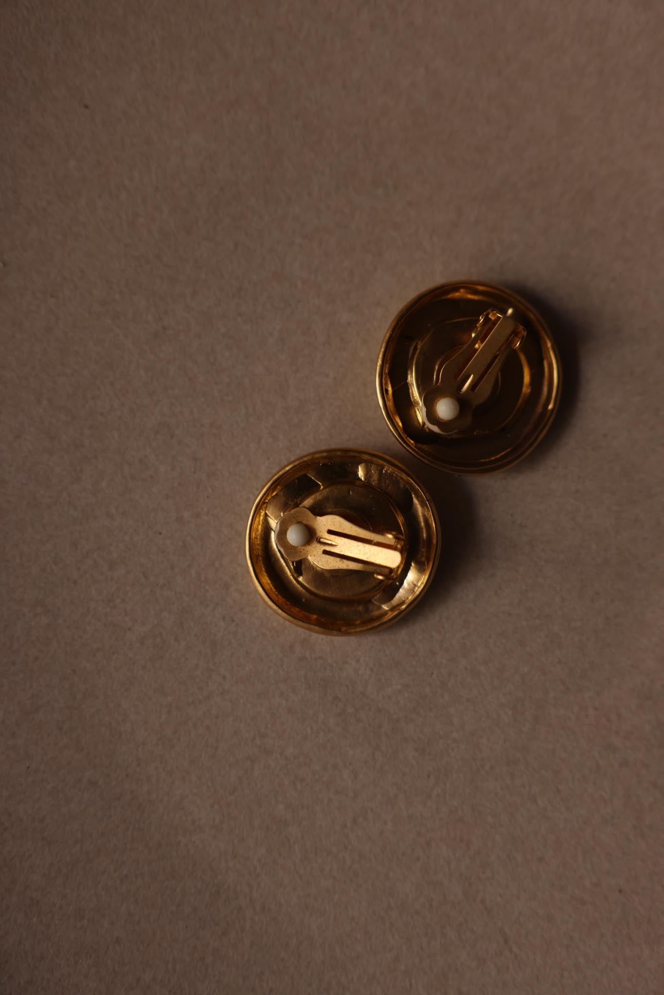 1980s Matte Gold Medallion Clip-On Earrings