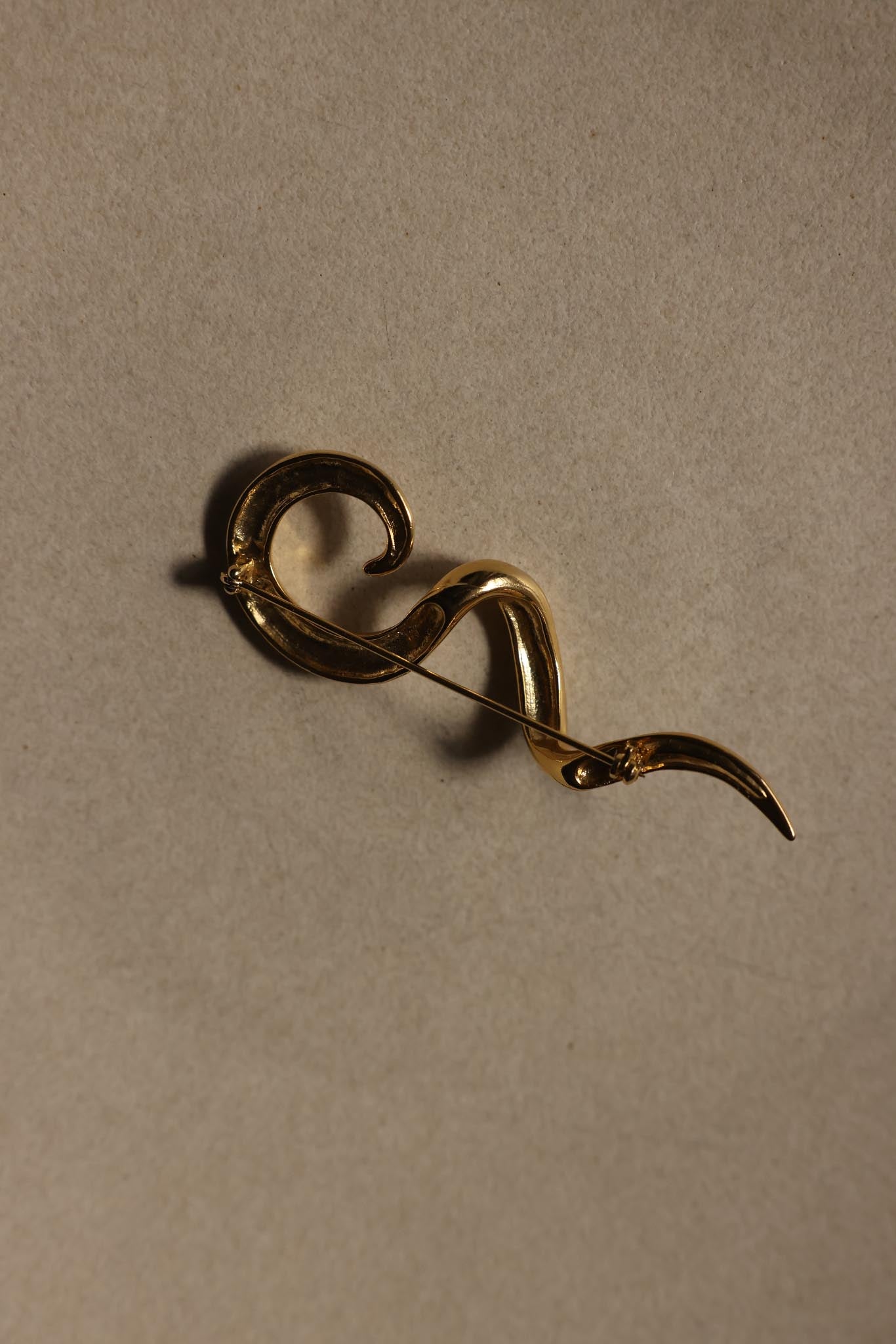 Gold-Tone Brooch|Vintage Baazaar 