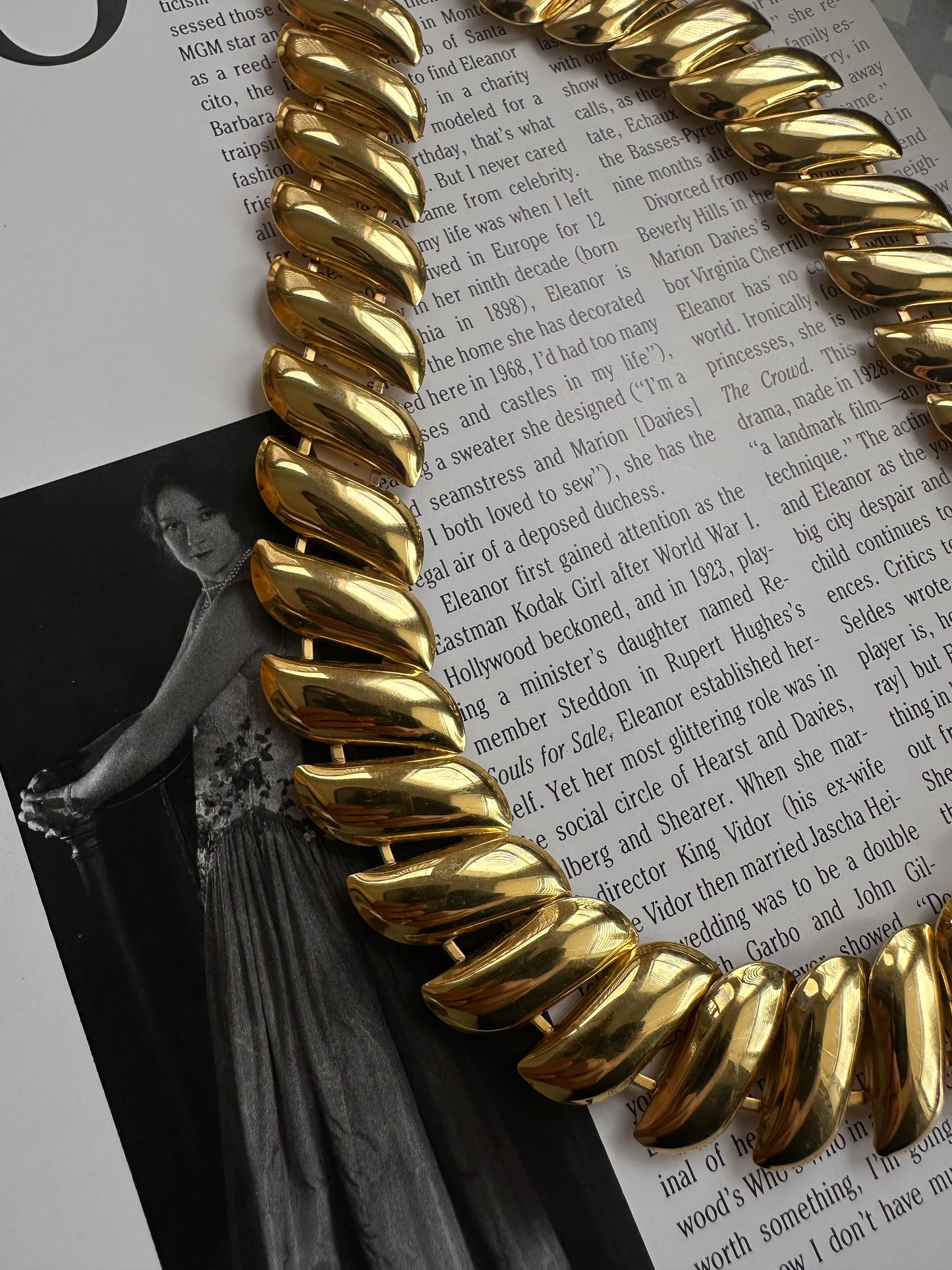 Golden Twist Collar Necklace|Vintage Baazaar 