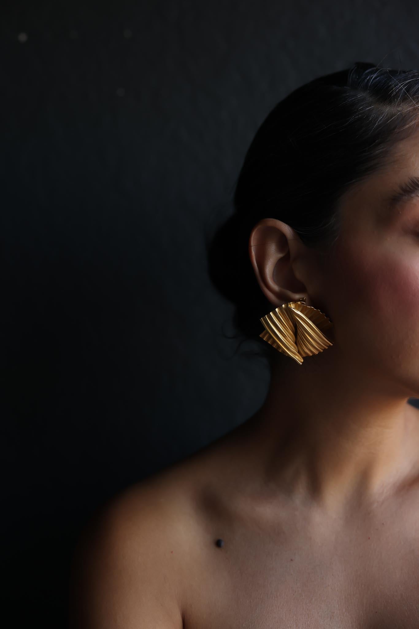 Matte Gold Pleated Pierced Earrings|Vintage Baazaar 