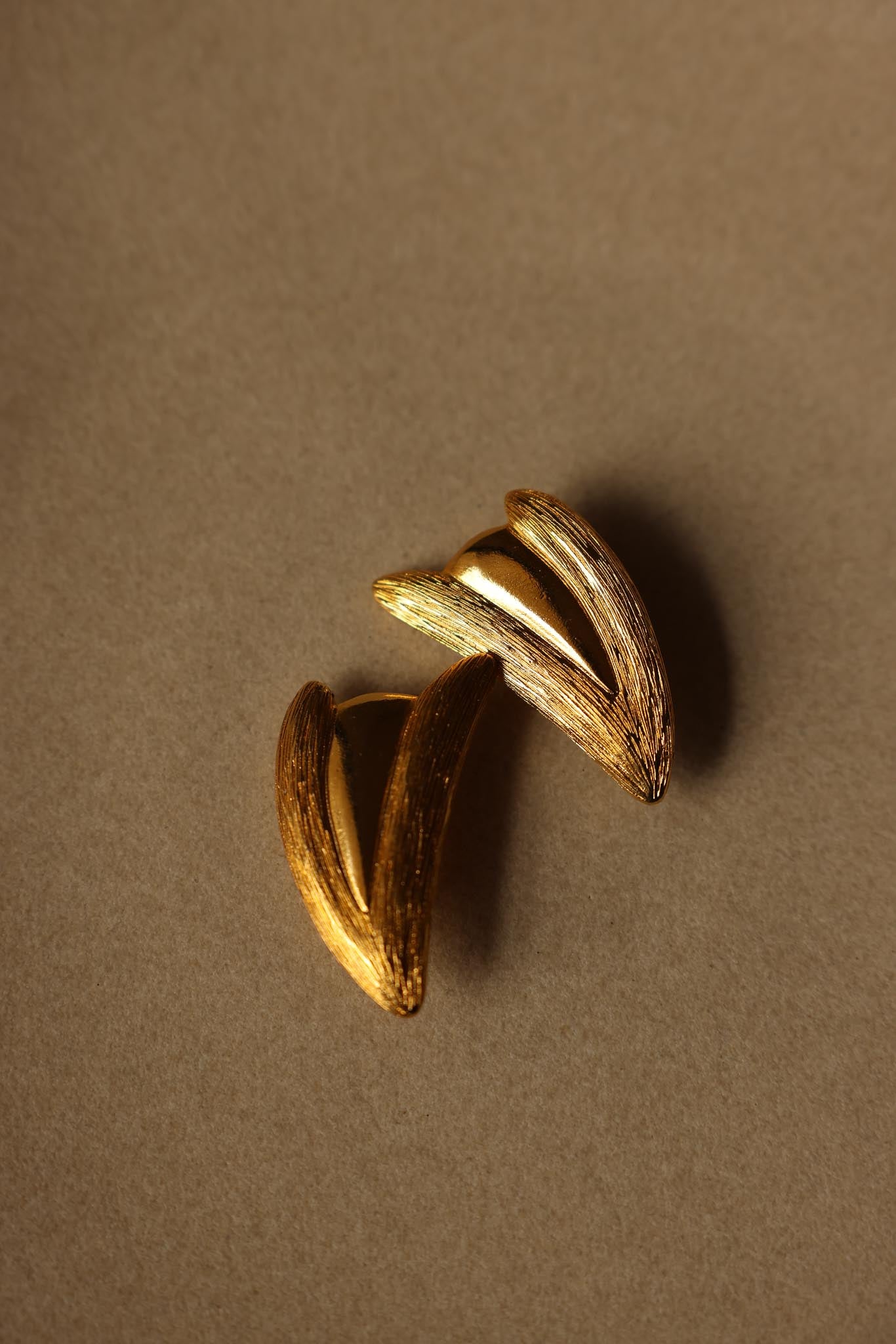 Sculpted Gold Clip-On Earrings – 1980s