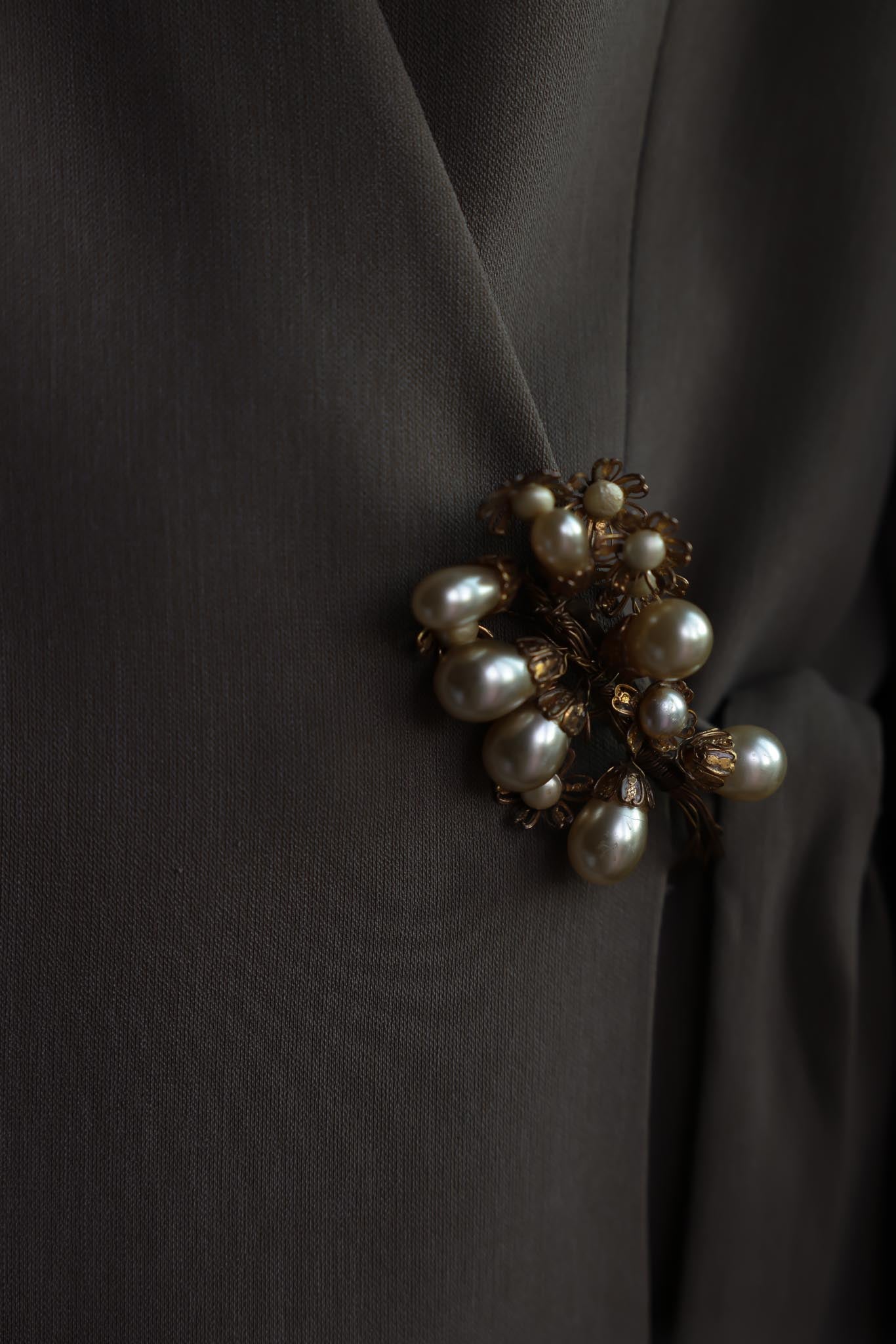 1950s Faux Pearl Flower Brooch | Gold Tone Statement Brooch