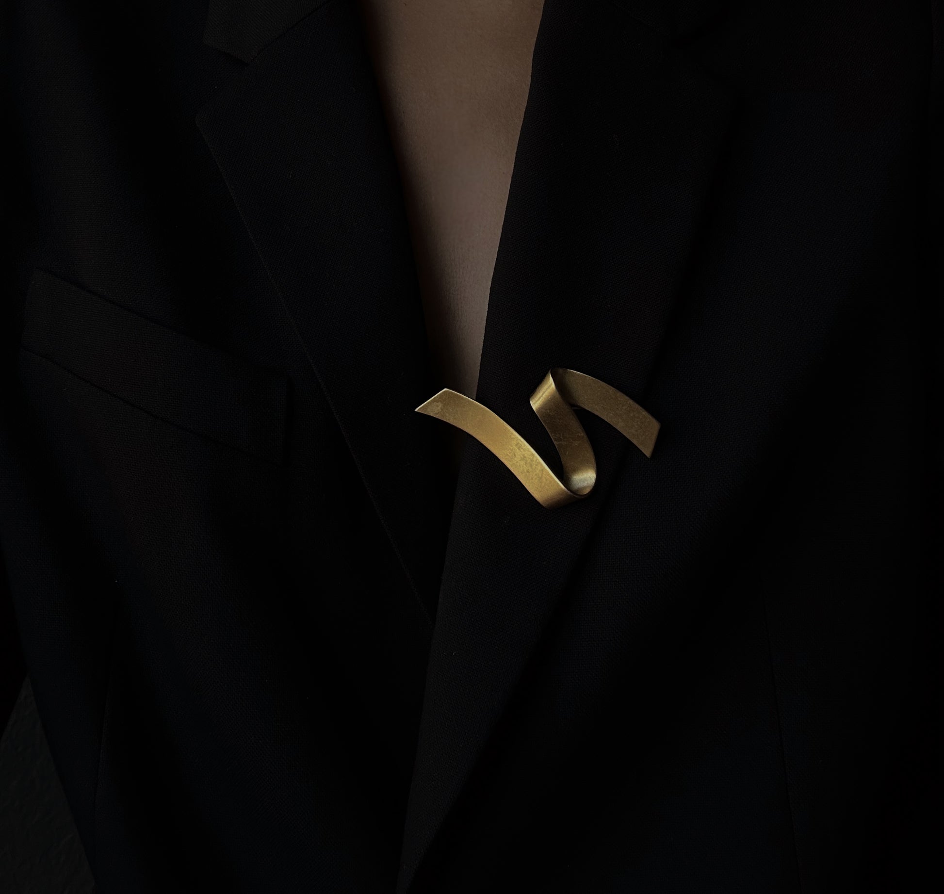 Monet Ribbon Matte Finish Brooch|Vintage Baazaar 