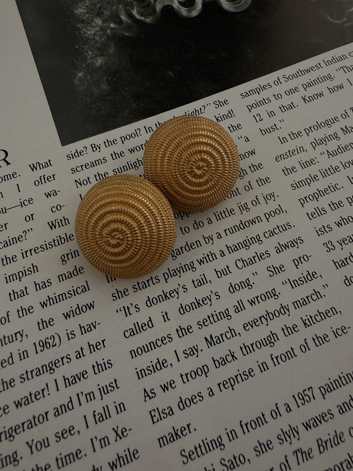 Textured Gold Coil Earrings|Vintage Baazaar 