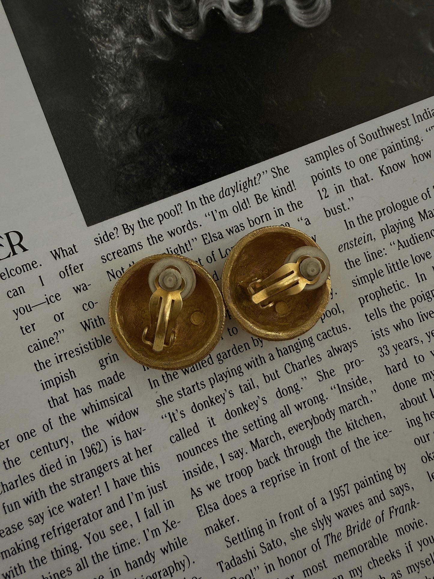 Textured Gold Coil Earrings|Vintage Baazaar 