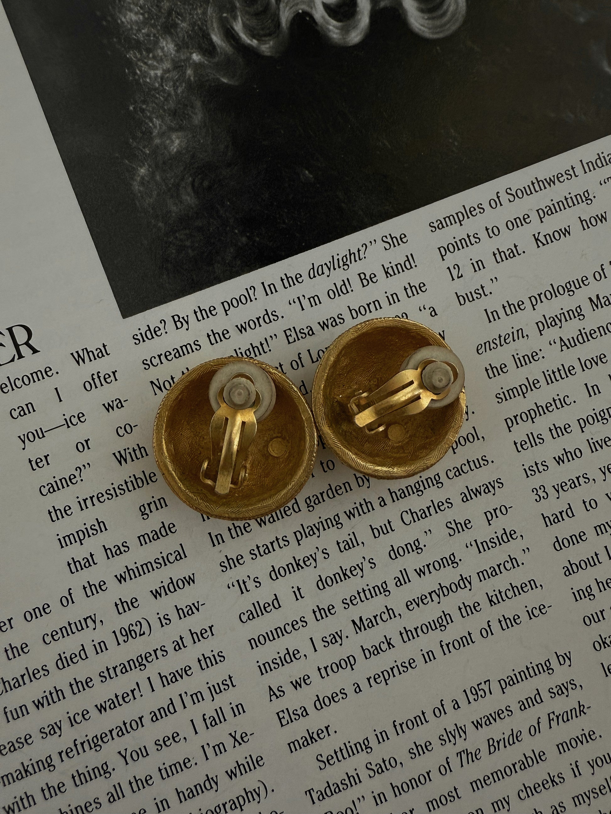Textured Gold Coil Earrings|Vintage Baazaar 